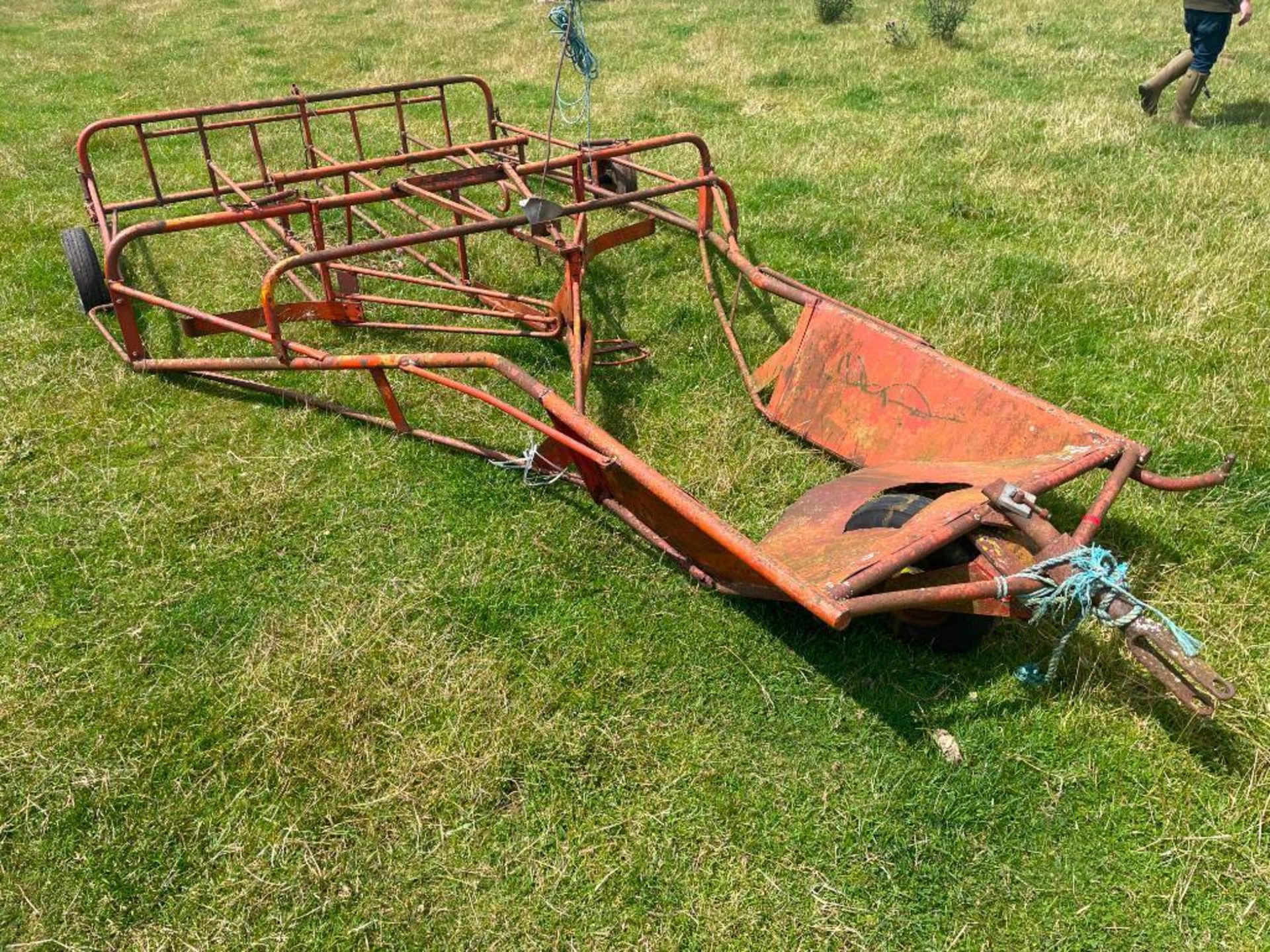 Browns flat 8 bale sledge - Image 3 of 4