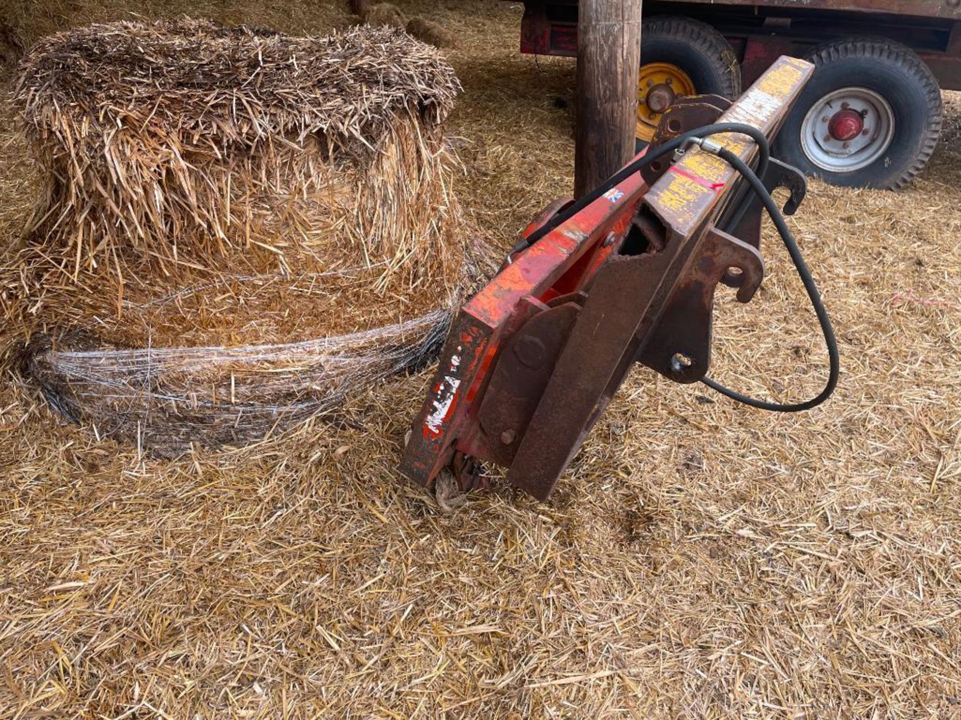 Browns hydraulic bale spike and squeeze with Euro 8 brackets and JCB Compact carriage adaptor