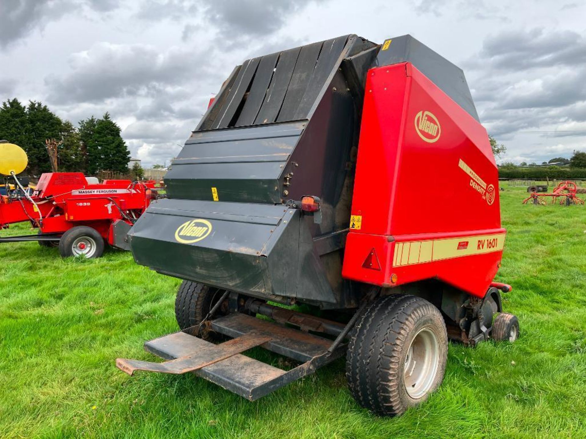 Vicon RV1601 Progressive Density Plus round belt baler on 15.0/55-17 wheels and tyres. Serial No: WD - Image 4 of 24