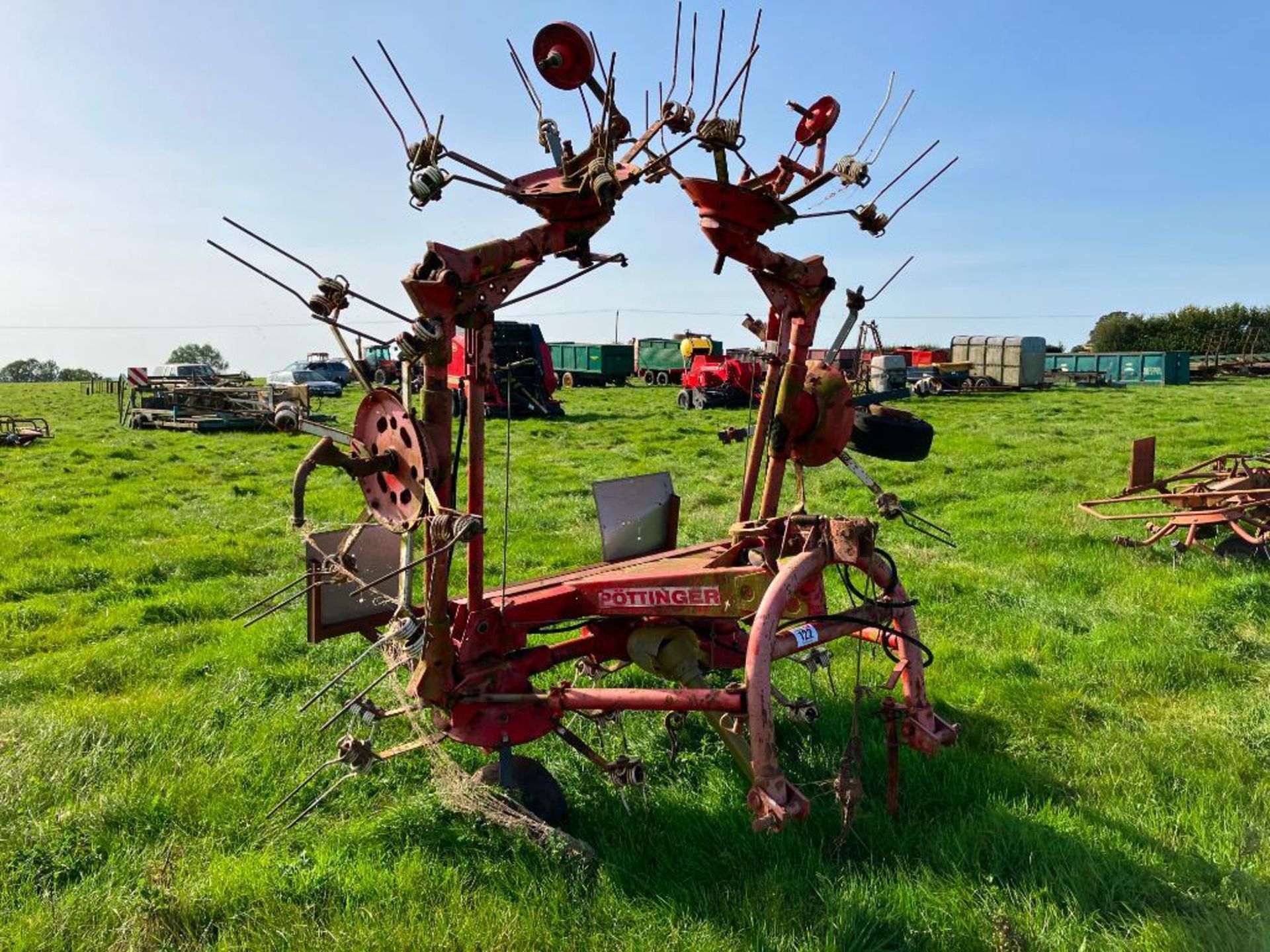 Pottinger HIT69N 6 rotor hydraulic folding tedder, linkage mounted - Image 2 of 2