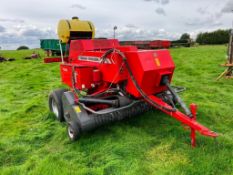 2009 Massey Ferguson 1839 inline conventional baler with rear applicator on 31x13.5-15 wheels and ty