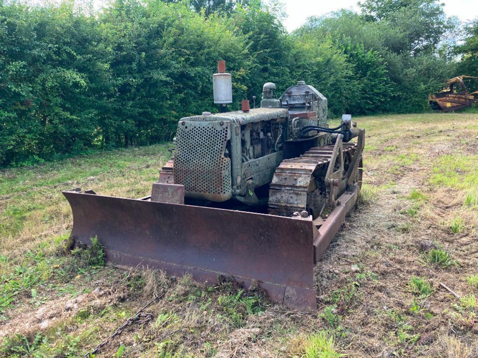 1948 Caterpillar D4 metal tracked crawler with 16" tracks, swinging drawbar, front grading blade and - Image 3 of 13