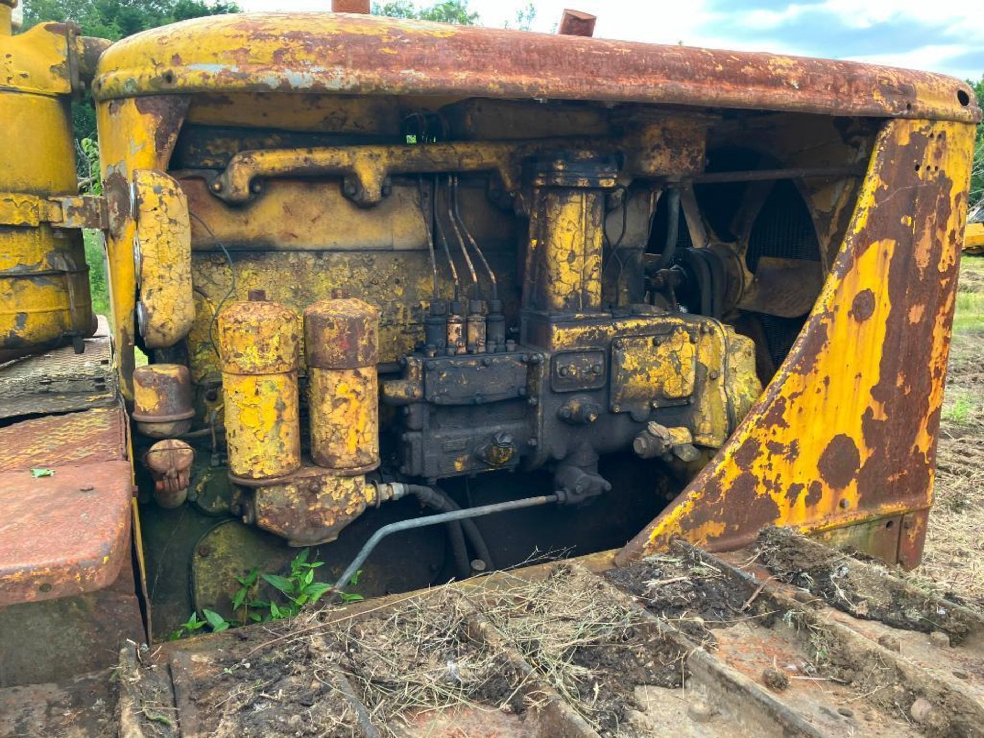 Caterpillar D7 metal tracked crawler with 22" tracks, rear swinging drawbar and rear cable winch - Image 14 of 16