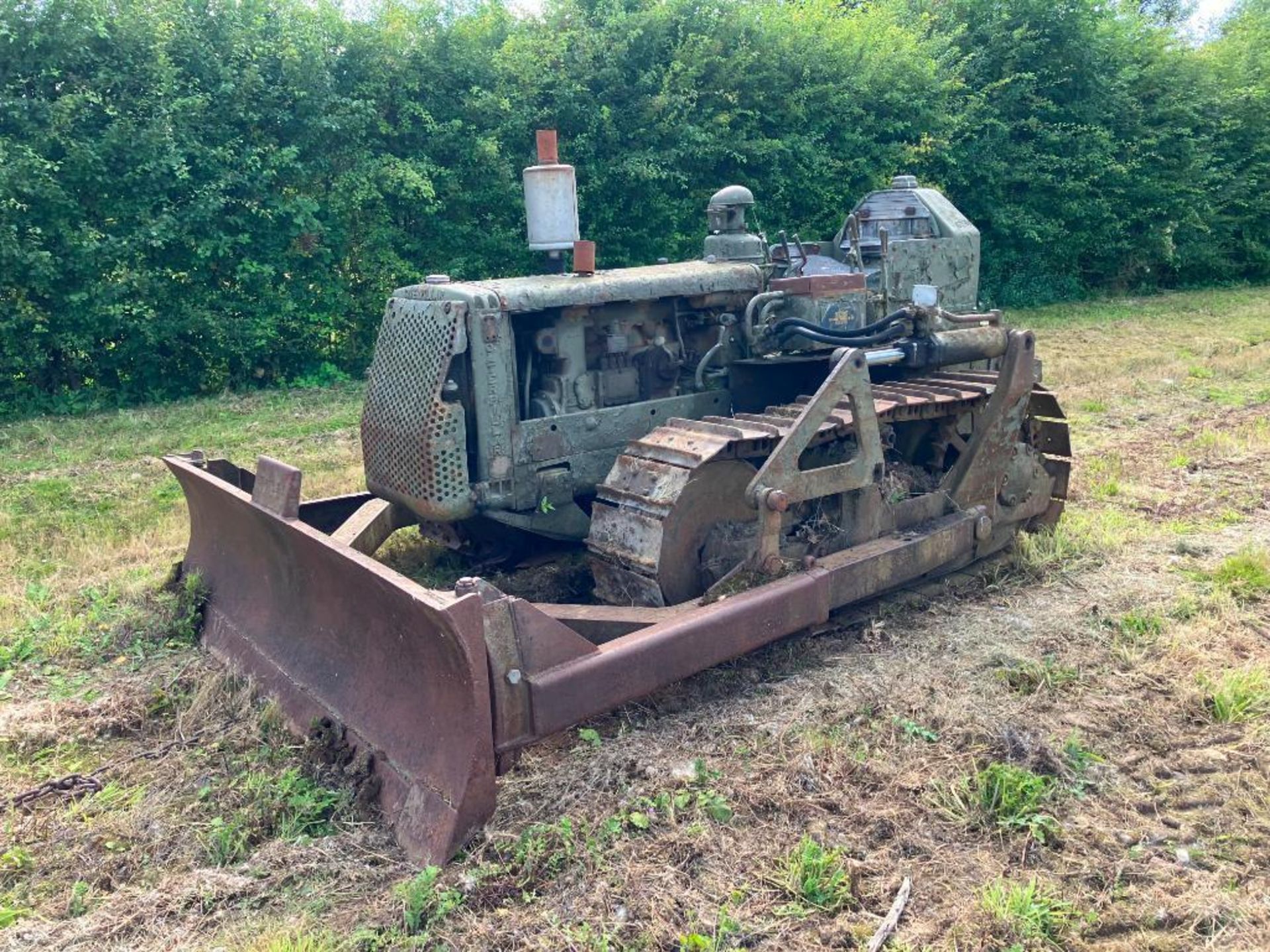 1948 Caterpillar D4 metal tracked crawler with 16" tracks, swinging drawbar, front grading blade and - Image 4 of 13