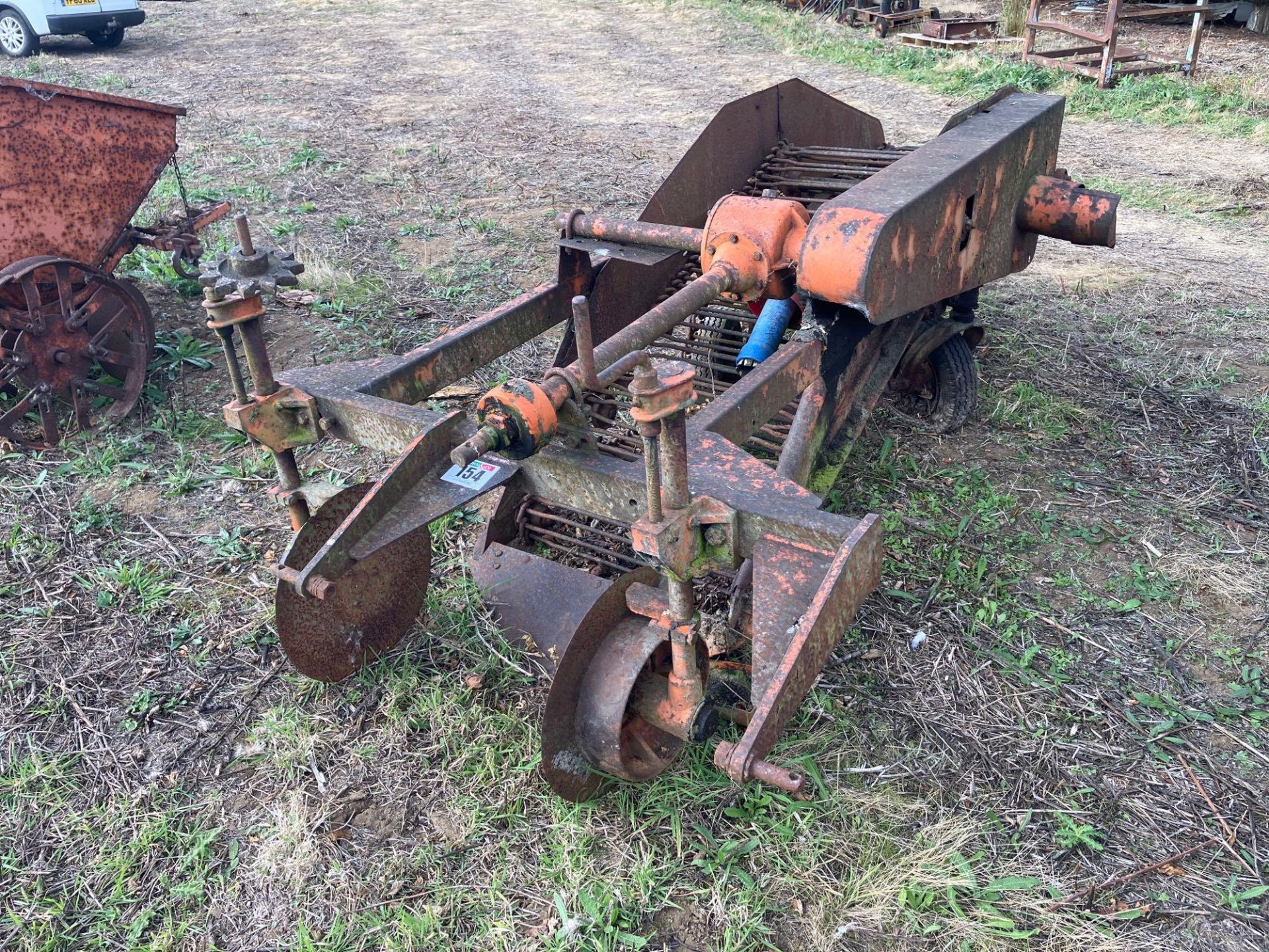 Single row potato hoover - Image 2 of 5