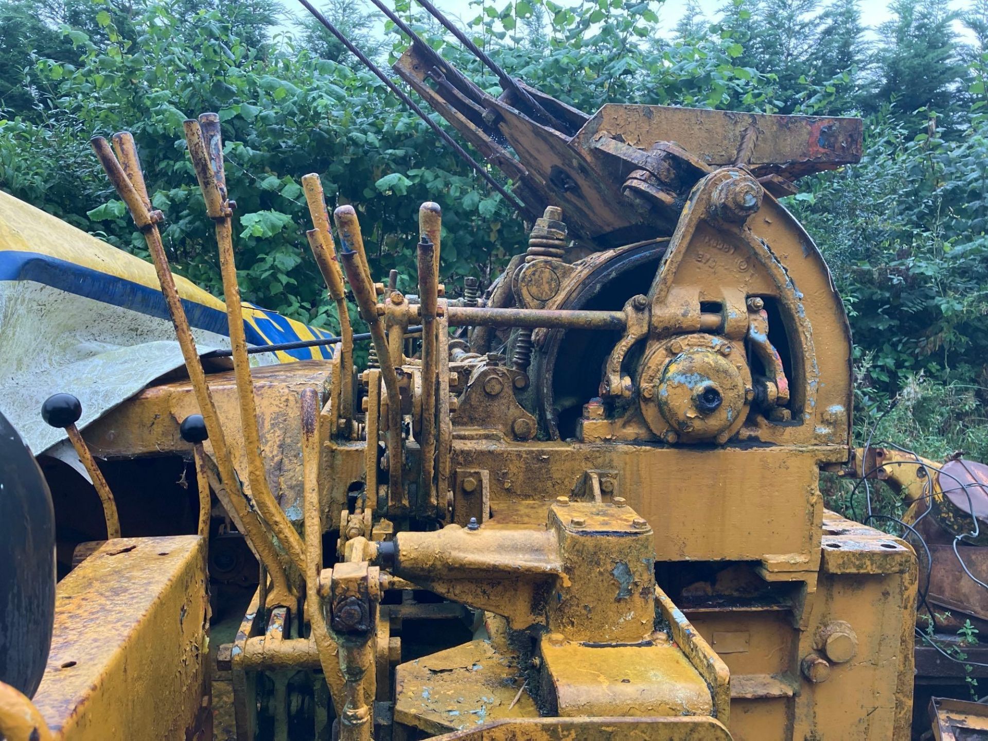 1950 Caterpillar D6 wide gauge metal tracked crawler with 20" tracks, rear swinging drawbar and Cate - Image 4 of 6