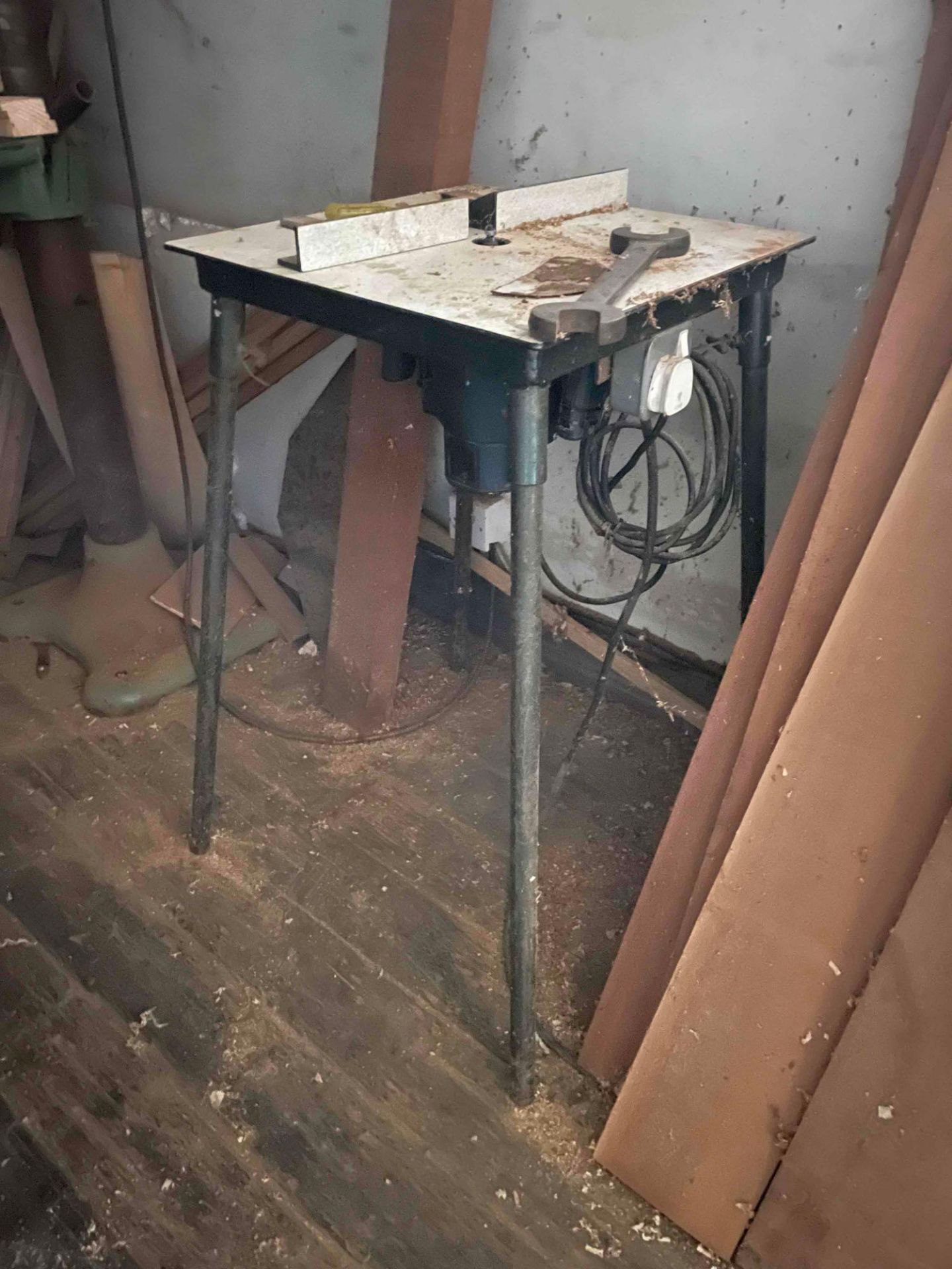 Table router, single phase. Sold in situ, buyer to remove