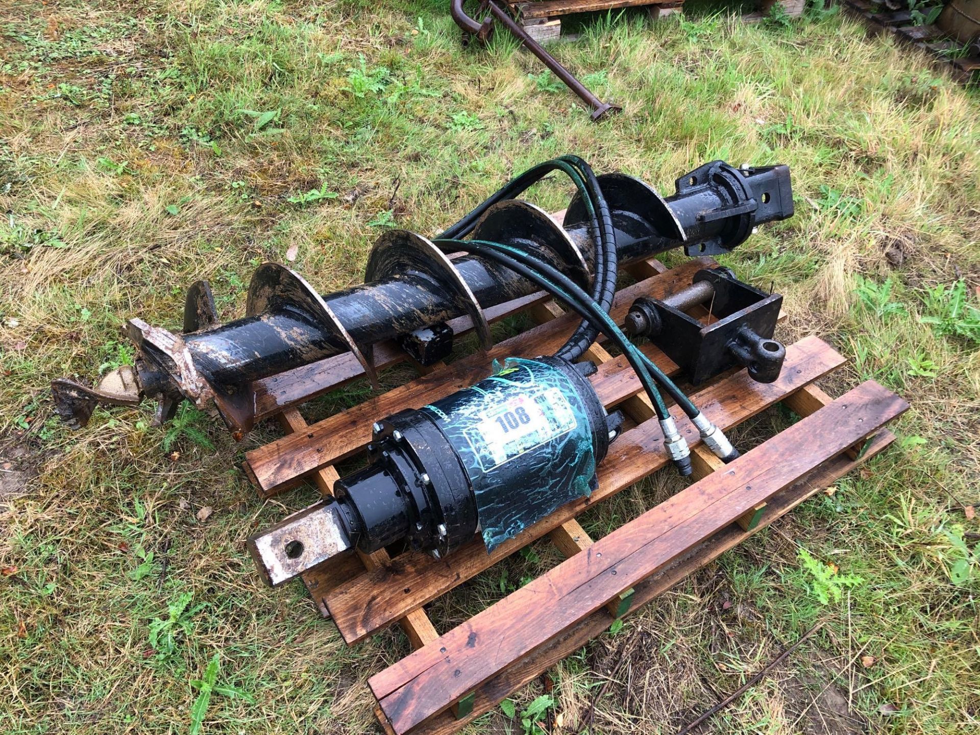 Digga PD5-5 hydraulic post hole borer with 12" auger suited to 5t excavator. Serial No: 1508130029