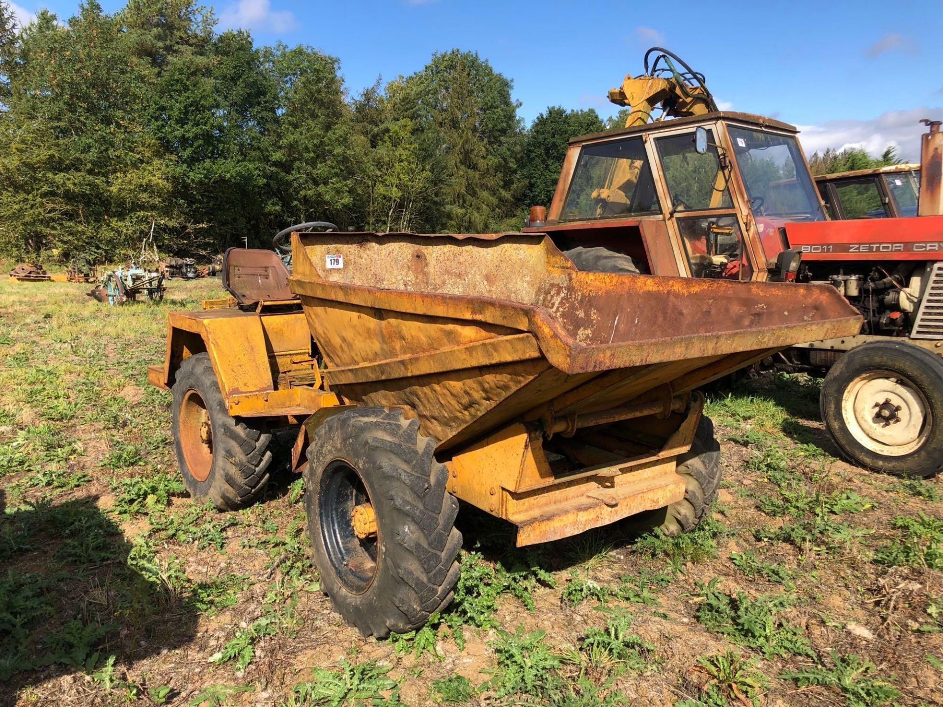 Pivot steer 4wd dump truck with hydraulic tip and Petter twin cylinder engine, electric start on 10. - Image 3 of 5