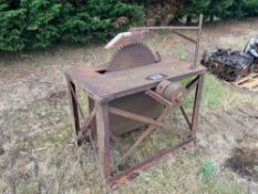 Saw bench, belt driven