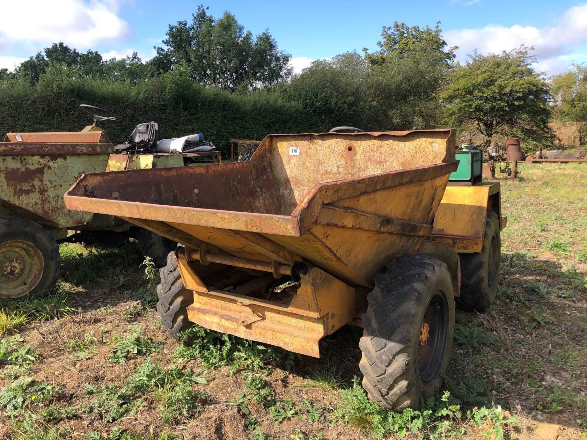 Pivot steer 4wd dump truck with hydraulic tip and Petter twin cylinder engine, electric start on 10. - Image 4 of 5