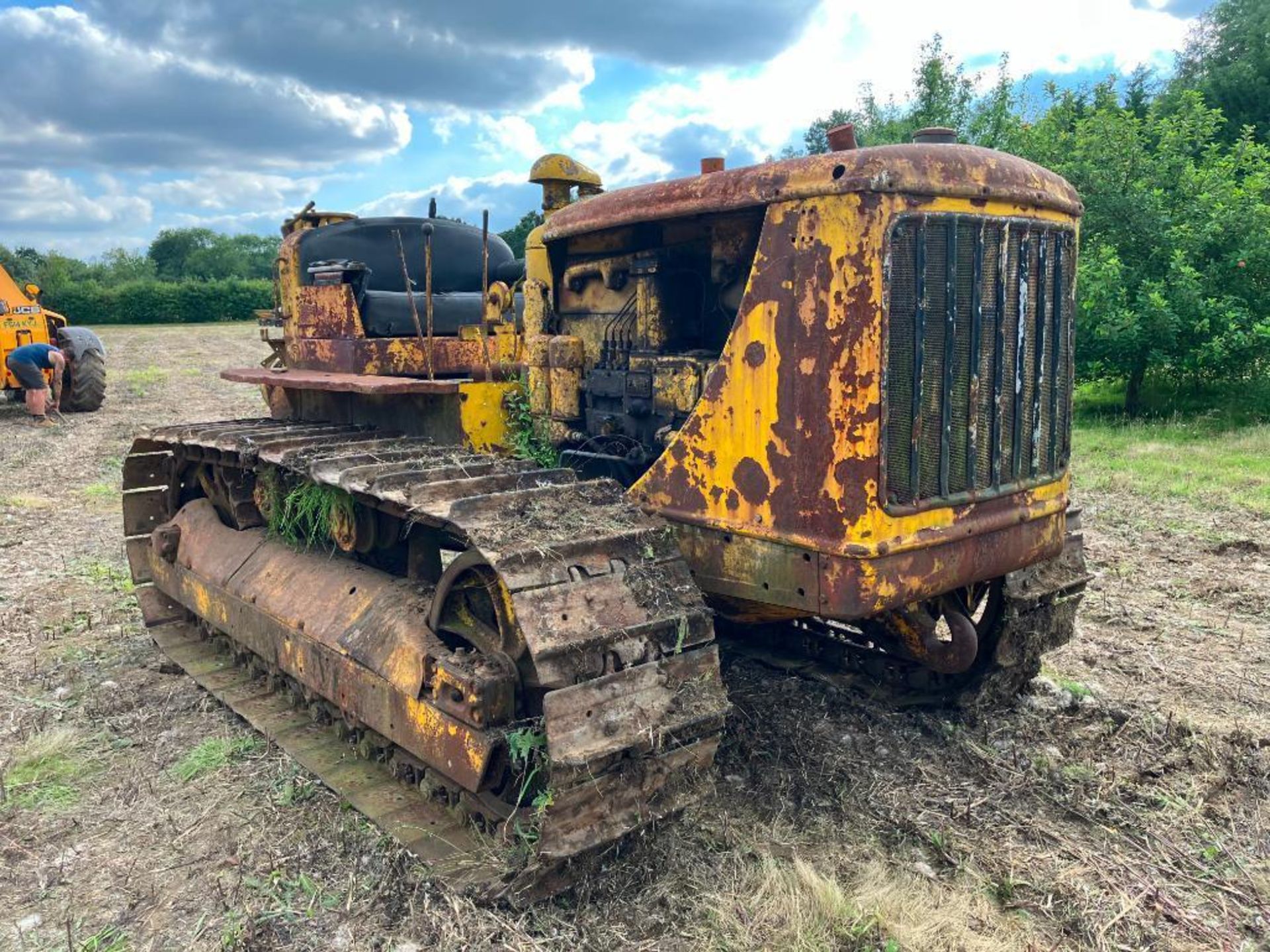 Caterpillar D7 metal tracked crawler with 22" tracks, rear swinging drawbar and rear cable winch - Image 4 of 16