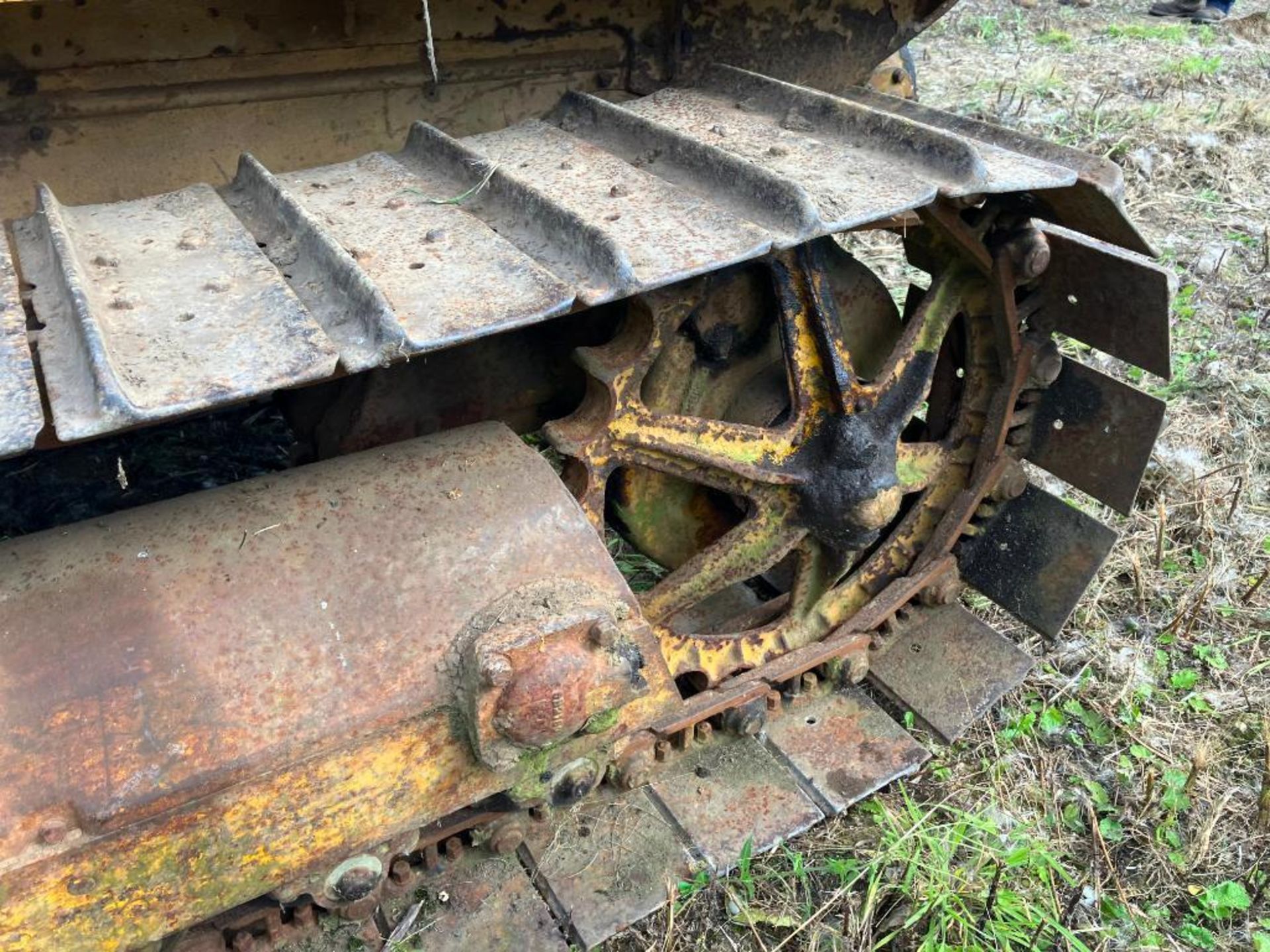 1941 Caterpillar D2 metal tracked crawler with 16" tracks, rear swinging drawbar and belt pulley. Ho - Image 9 of 15
