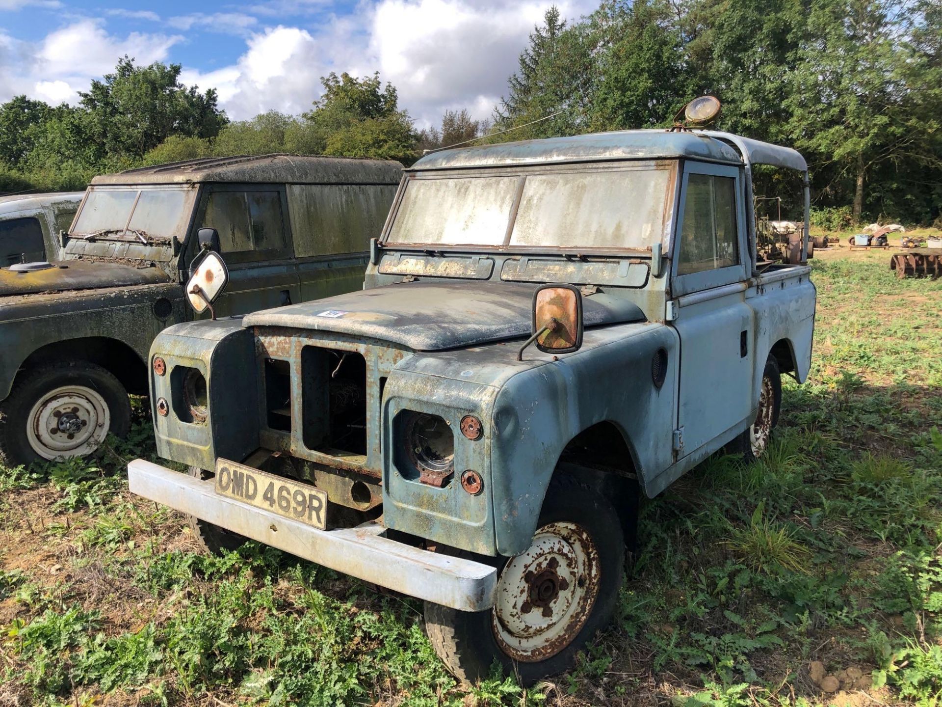 1977 Land Rover Series 3 chassis and body, no engine, blue pickup. Reg No: OMD 469R (NO V5 or Log Bo - Image 4 of 6