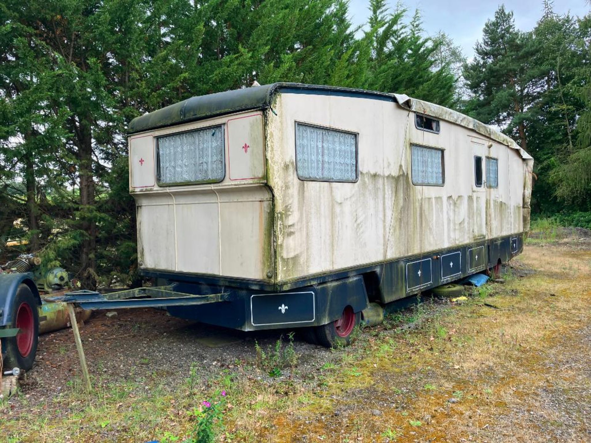 Vintage showmans caravan 2 berth, spares or repairs. Sold in Situ, Buyer to remove