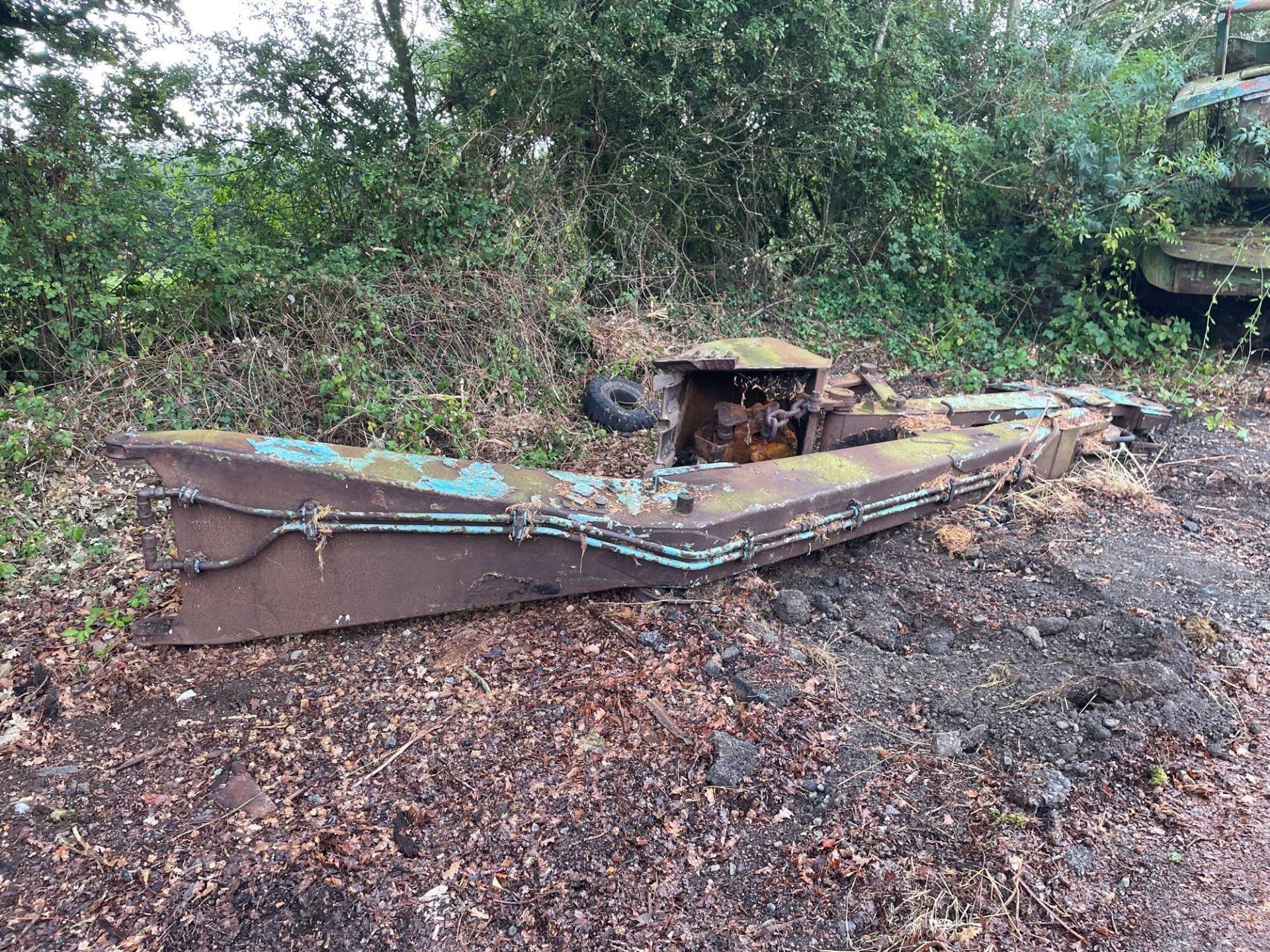 Dragline chassis with 18" metal tracks with engine parts, spares or repairs - Image 6 of 6