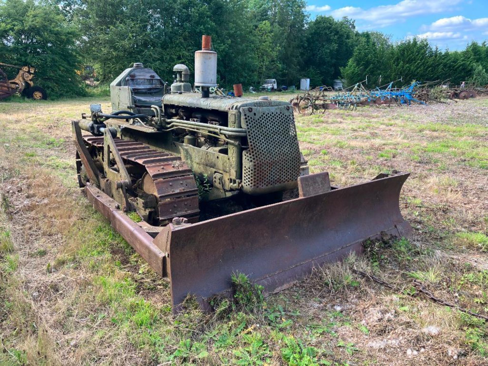 1948 Caterpillar D4 metal tracked crawler with 16" tracks, swinging drawbar, front grading blade and - Image 2 of 13