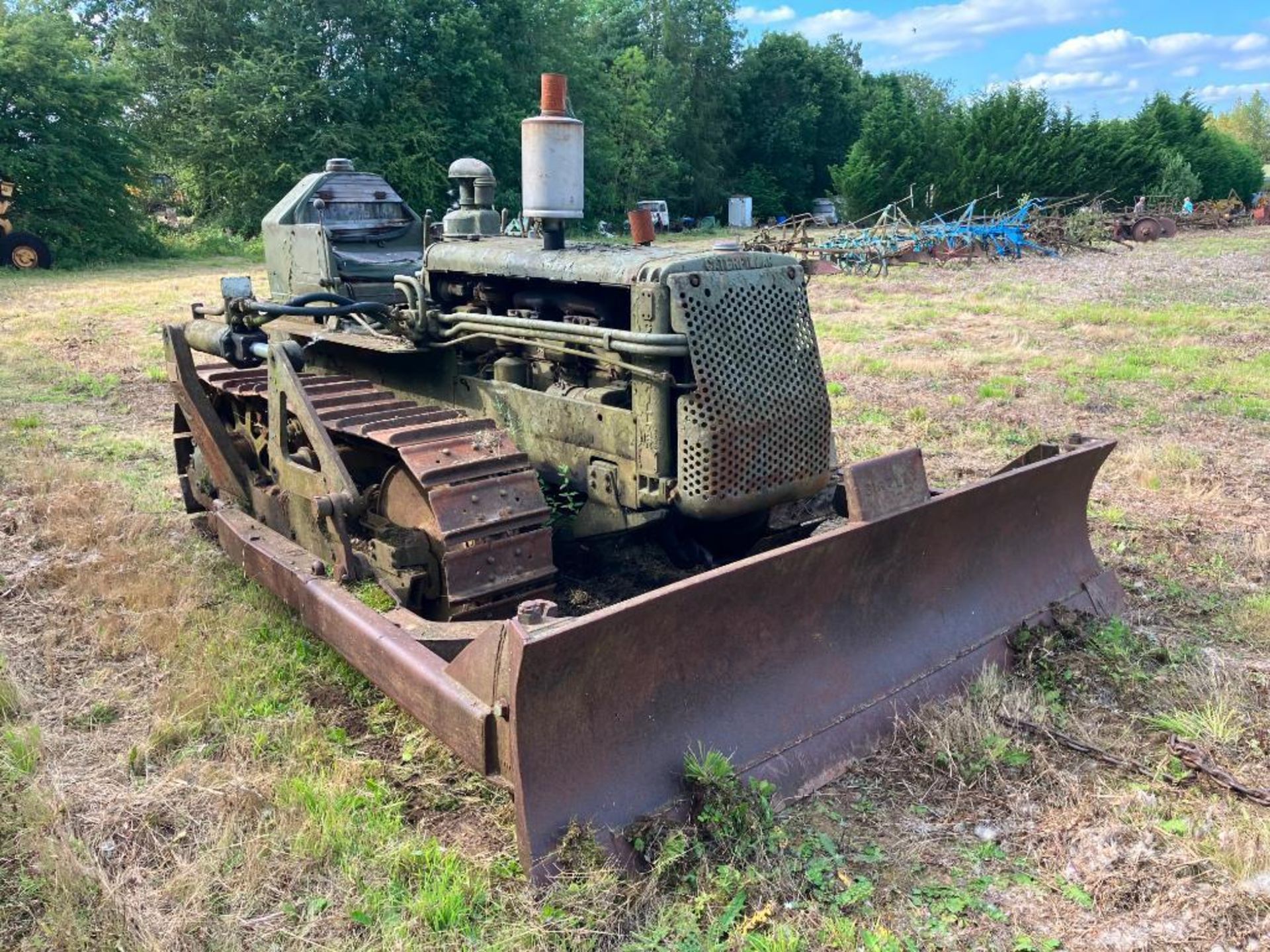 1948 Caterpillar D4 metal tracked crawler with 16" tracks, swinging drawbar, front grading blade and - Image 5 of 13