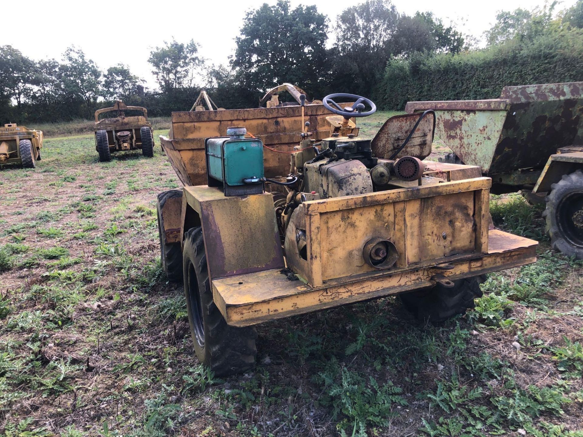 Pivot steer 4wd dump truck with hydraulic tip and Petter twin cylinder engine, electric start on 10. - Image 5 of 5