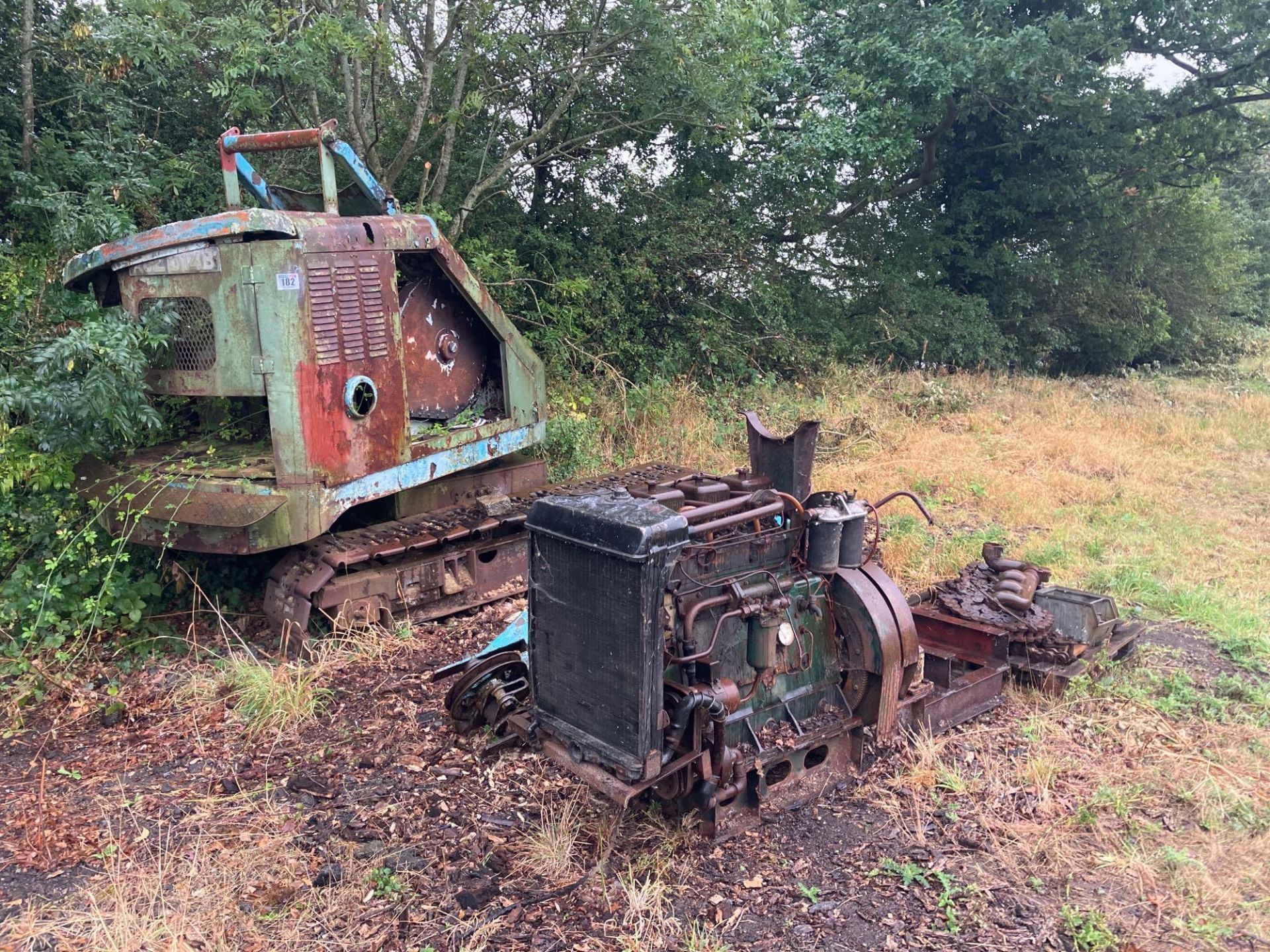 Dragline chassis with 18" metal tracks with engine parts, spares or repairs - Image 2 of 6