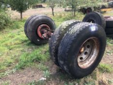 Twin wheel axle with 295/80R22.5 (11R22.5) wheels and tyres