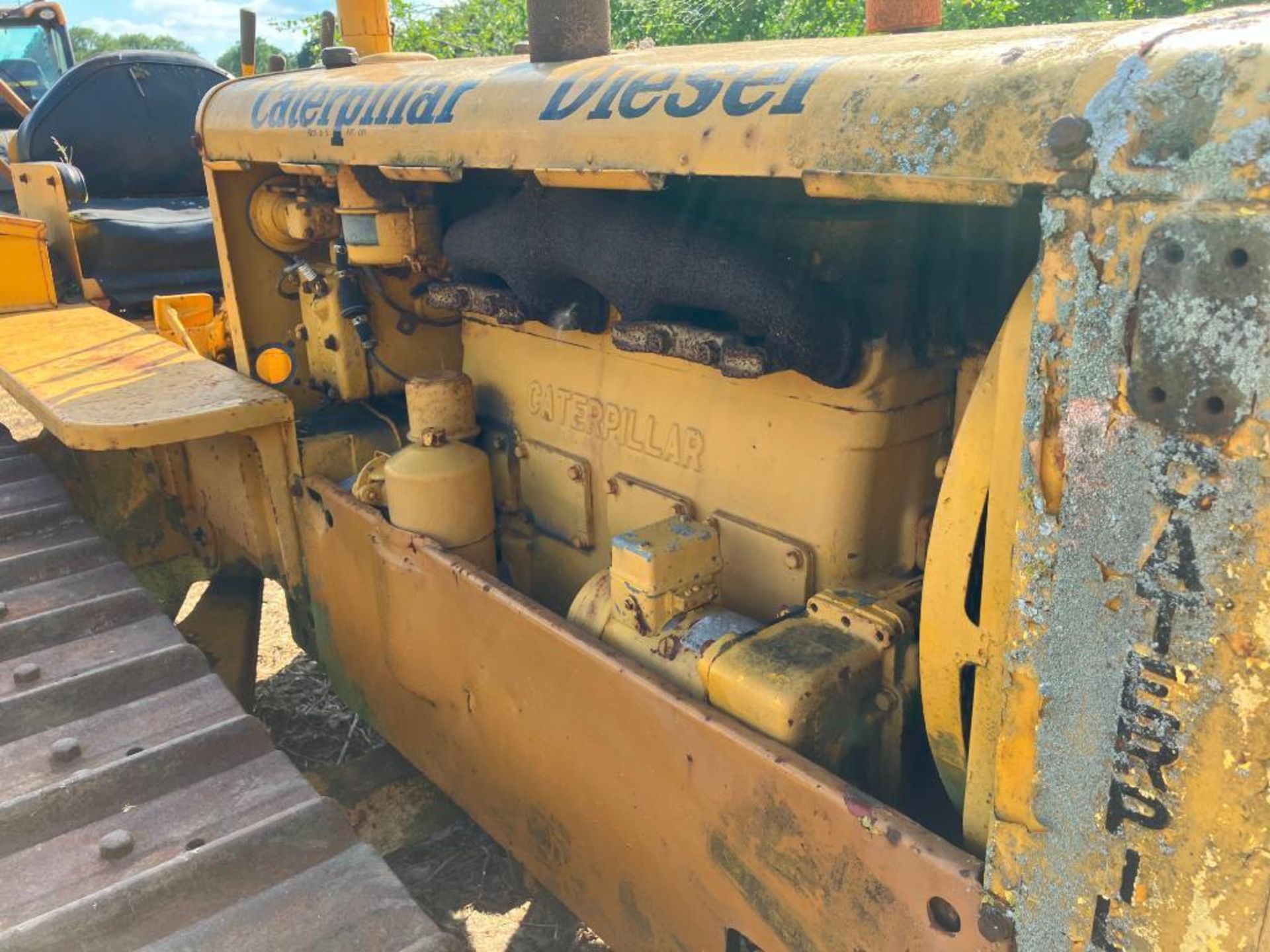 1949 Caterpillar D4 wide gauge metal tracked crawler with 16" tracks , swinging drawbar and rear cab - Image 17 of 18