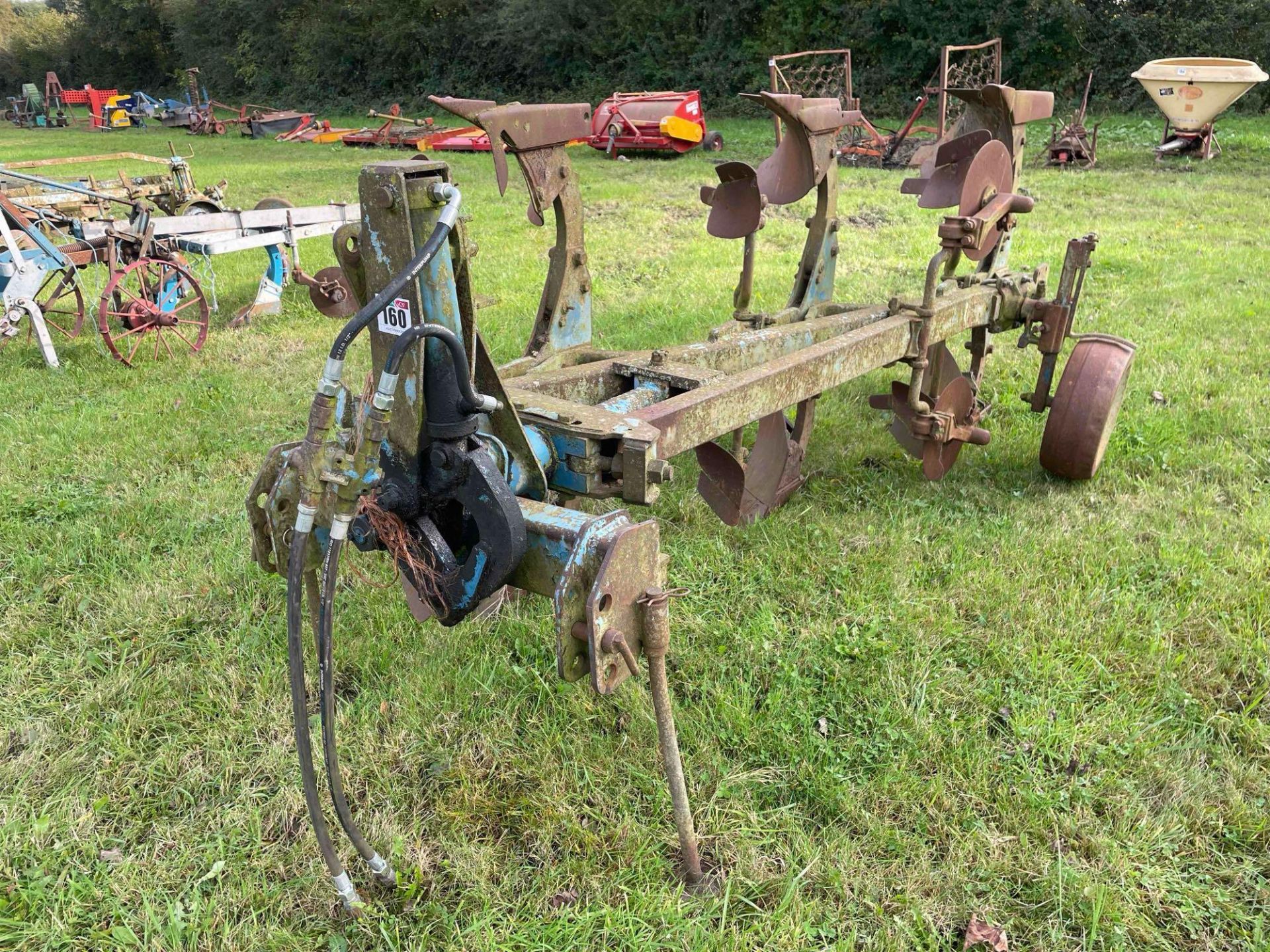 Ransomes 3 furrow reversible plough with skimmers - Image 2 of 2