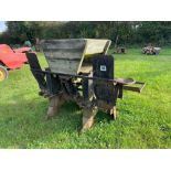 Twin row potato planter, linkage mounted