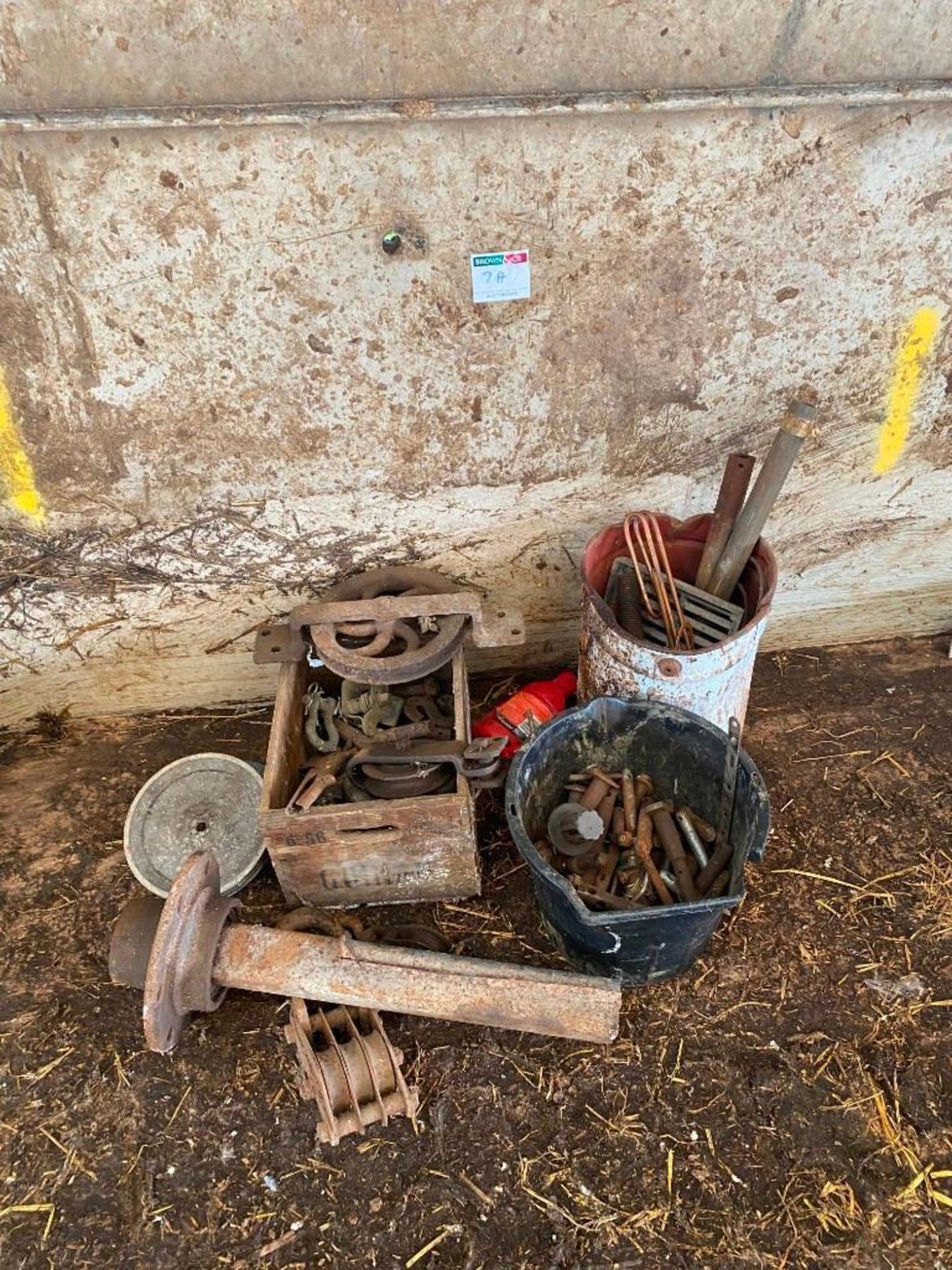 Stub axle and pulley equipment and tractor spares