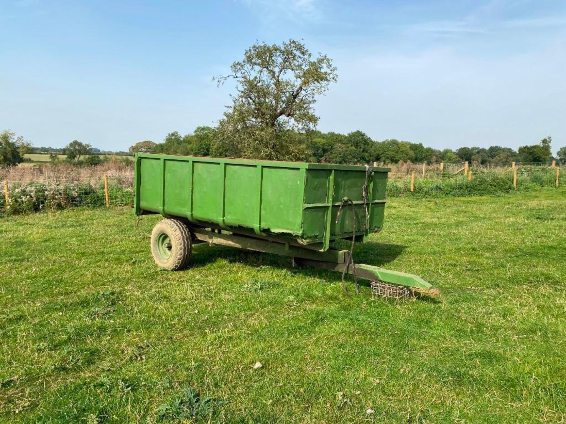 Single axle grain trailer