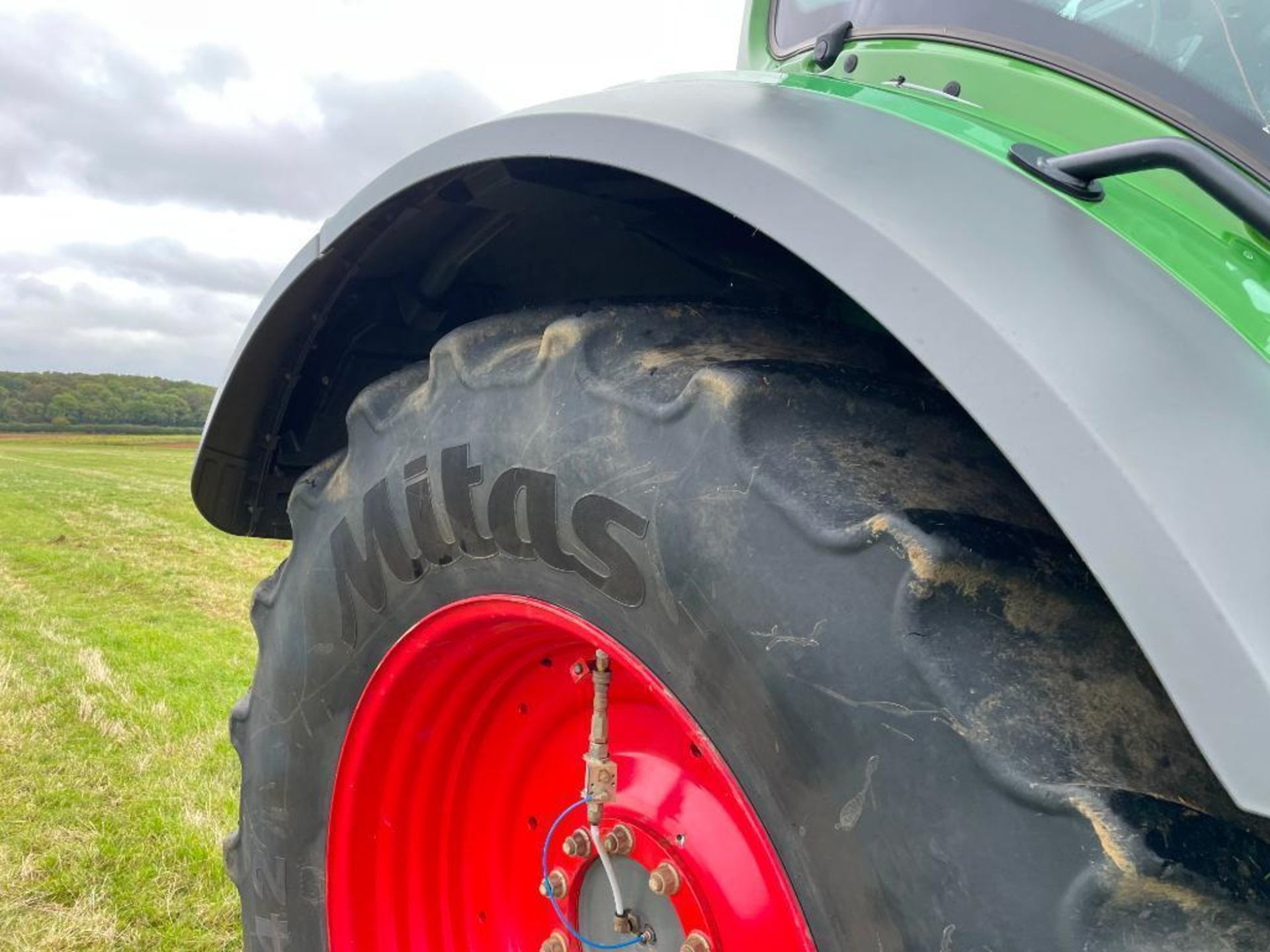 2018 Fendt 828 Vario Profi Plus 65kph 4wd tractor with Quicke Q8M front loader and pallet tines, fro - Image 11 of 29