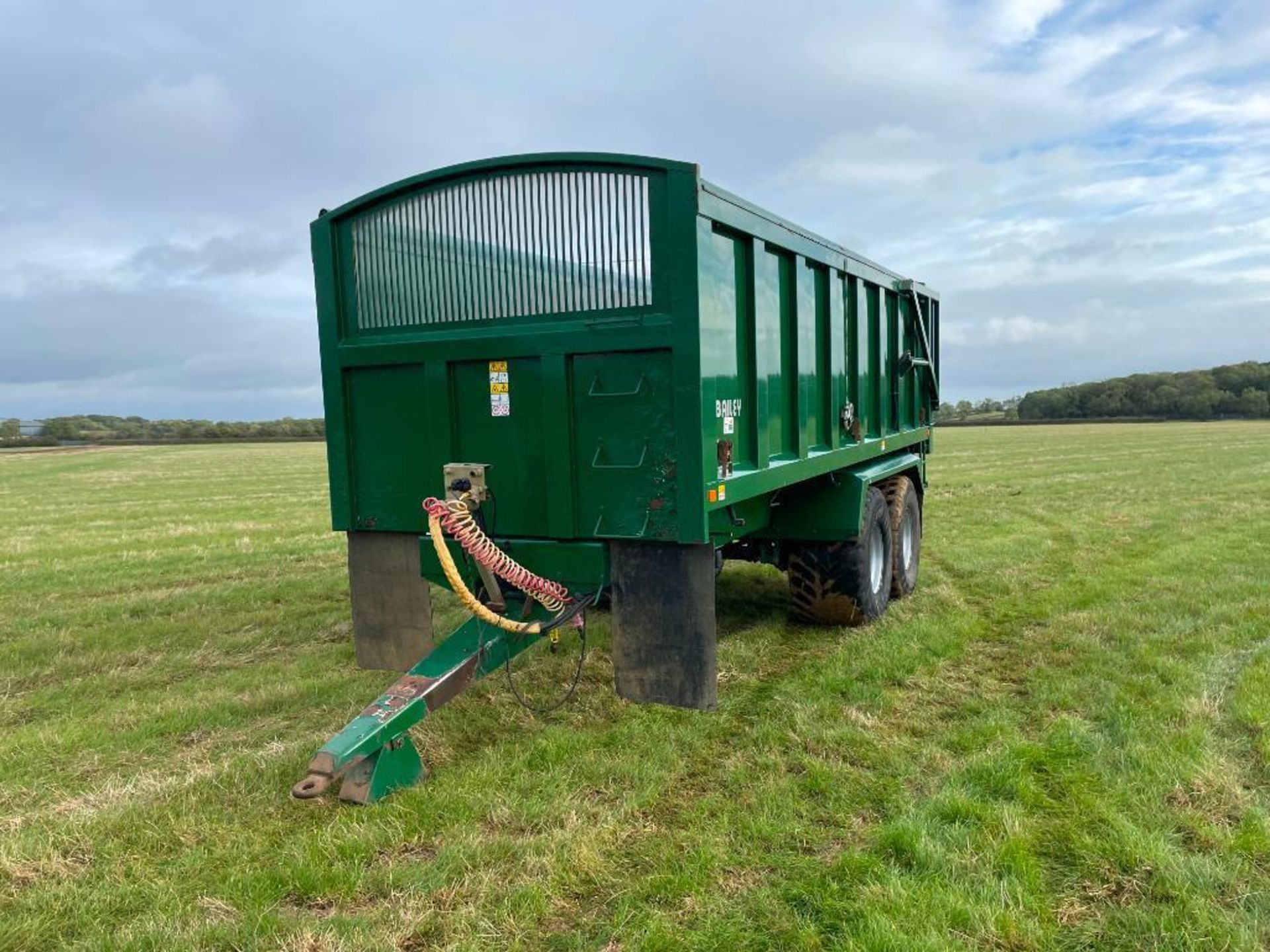 2012 Bailey 18t Beeteaper, sprung drawbar, air brakes, hydraulic tailgate, grain chute, manual rollo - Image 2 of 20