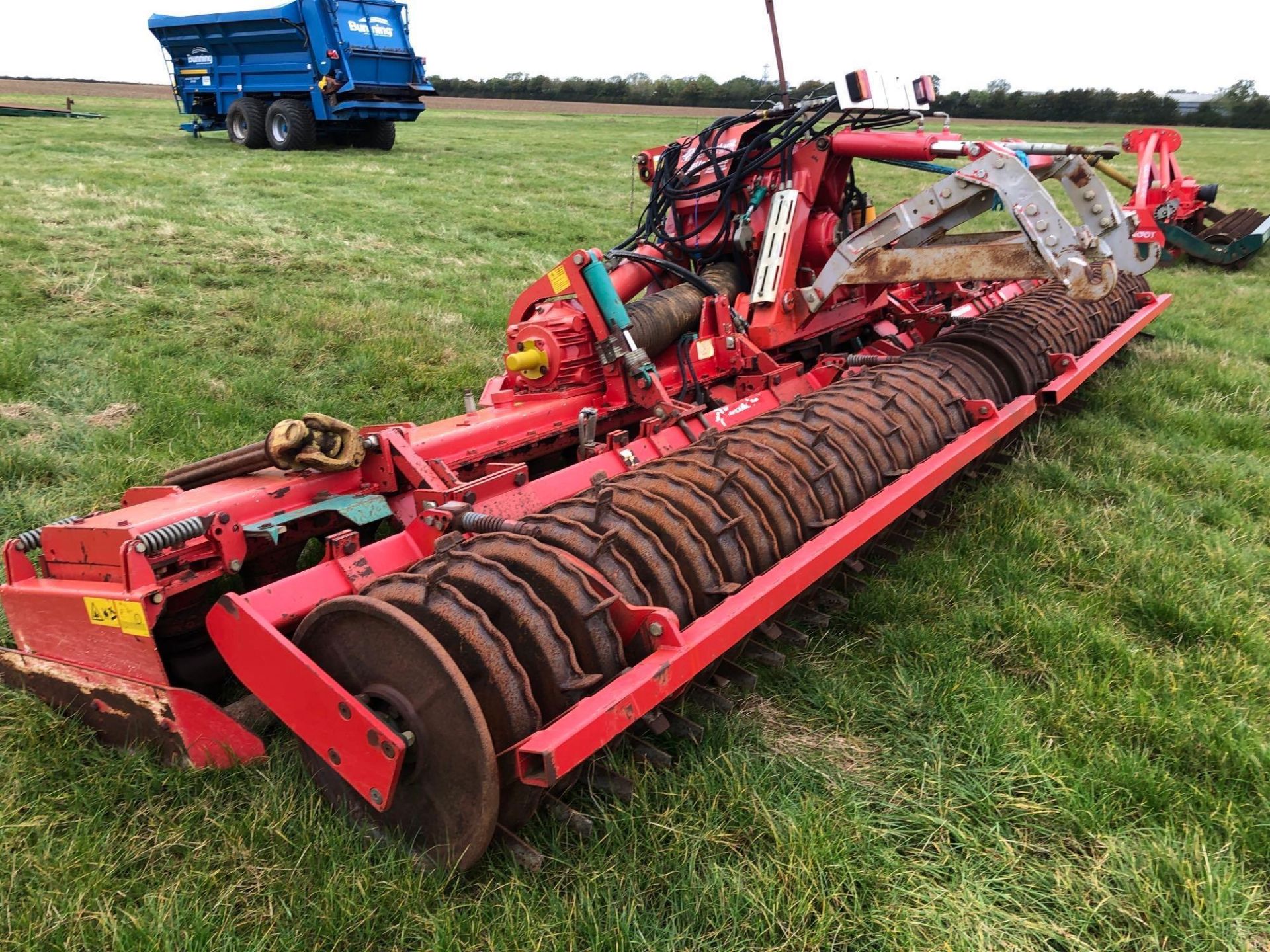 2008 Kverneland NGS/601/F40 6m hydraulic folding power harrow with rear Kerner packer and rear linka - Image 4 of 12