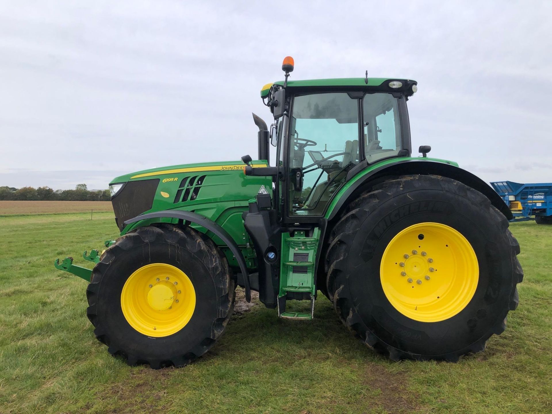 2017 John Deere 6195R 4wd Autopowr 50Kph tractor with front TLS suspension, cab suspension, air brak - Image 18 of 21