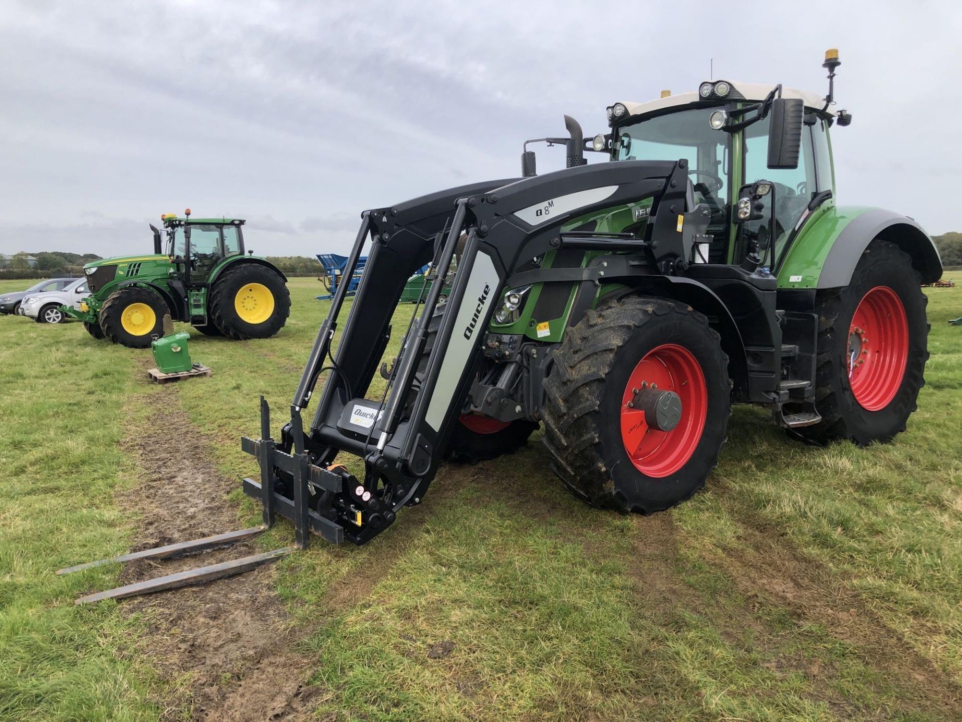 2018 Fendt 828 Vario Profi Plus 65kph 4wd tractor with Quicke Q8M front loader and pallet tines, fro