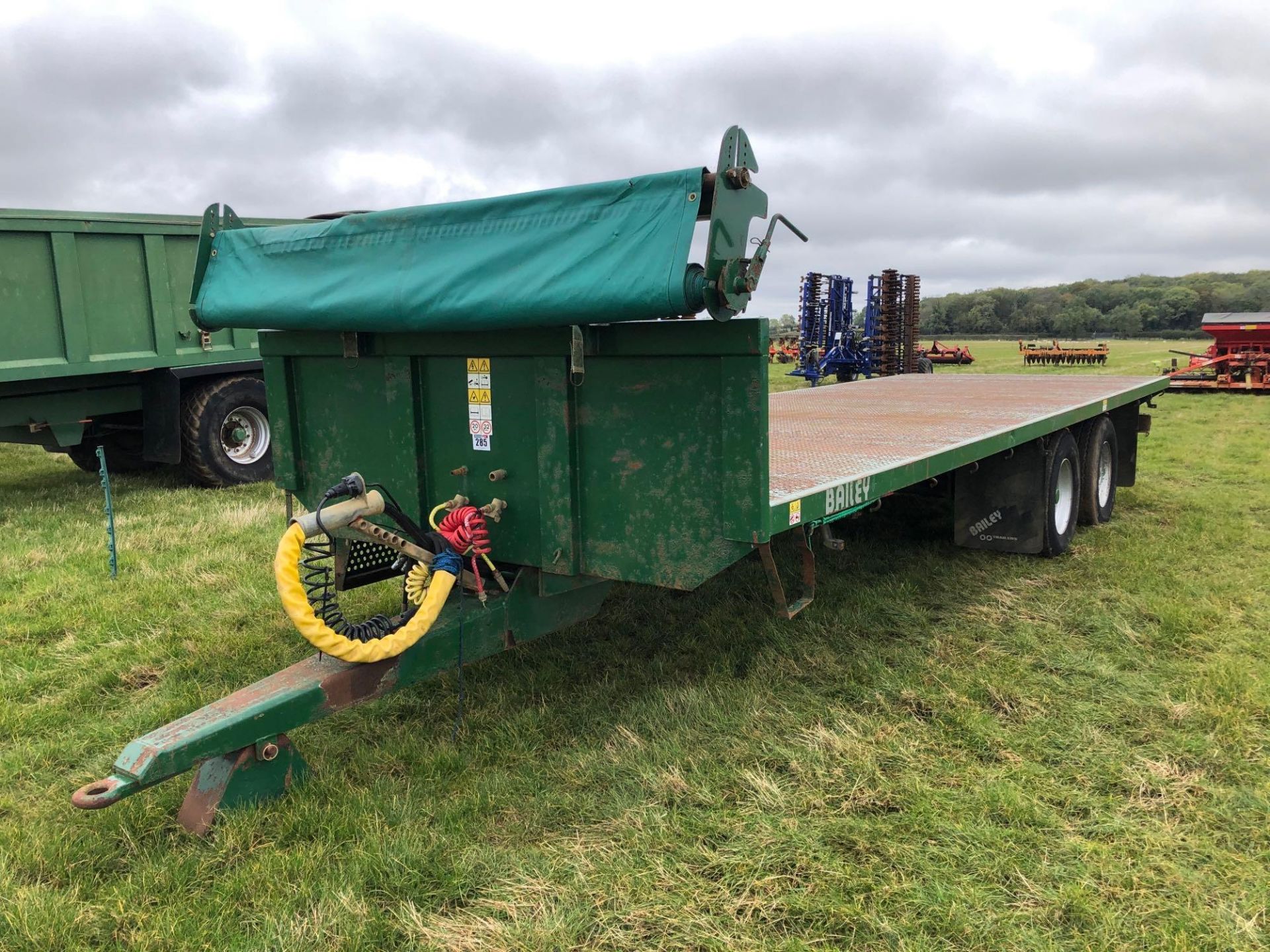 2012 Bailey 26ft flat bed box trailer with manual rollover sheet, hydraulic side platform, air brake