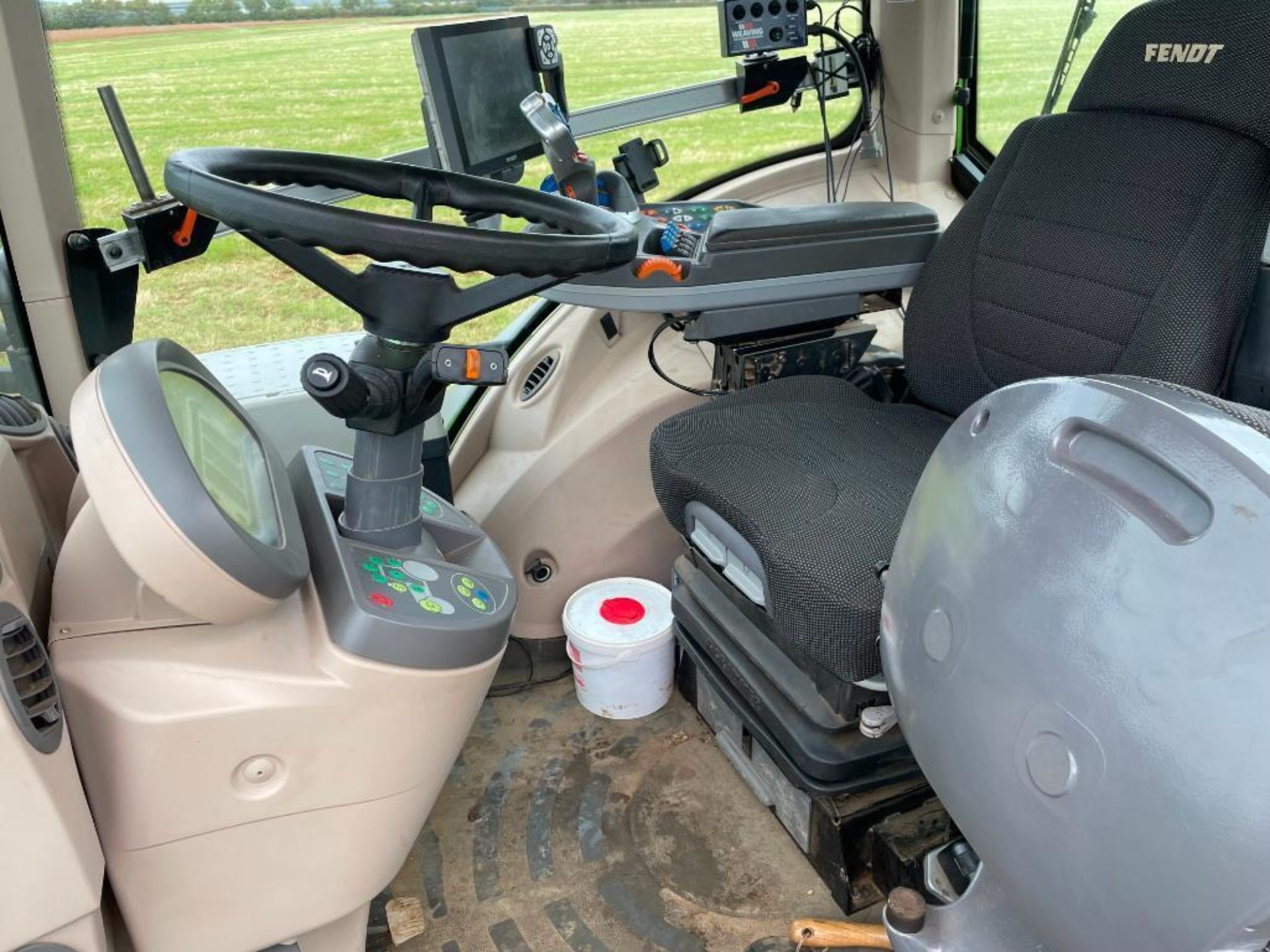 2018 Fendt 930 Vario Profi Plus 65kph 4wd tractor with front and cab suspension, front linkage and h - Image 16 of 20