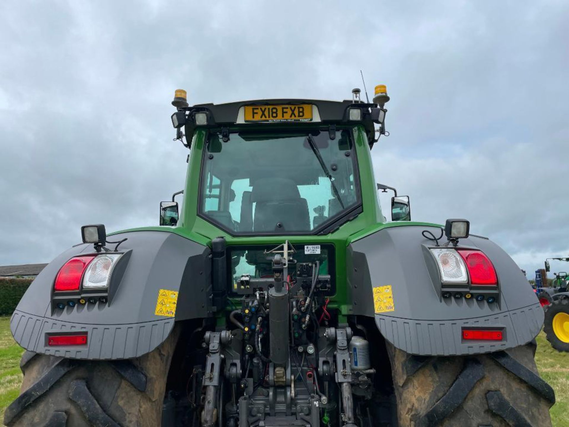 2018 Fendt 930 Vario Profi Plus 65kph 4wd tractor with front and cab suspension, front linkage and h - Image 11 of 20
