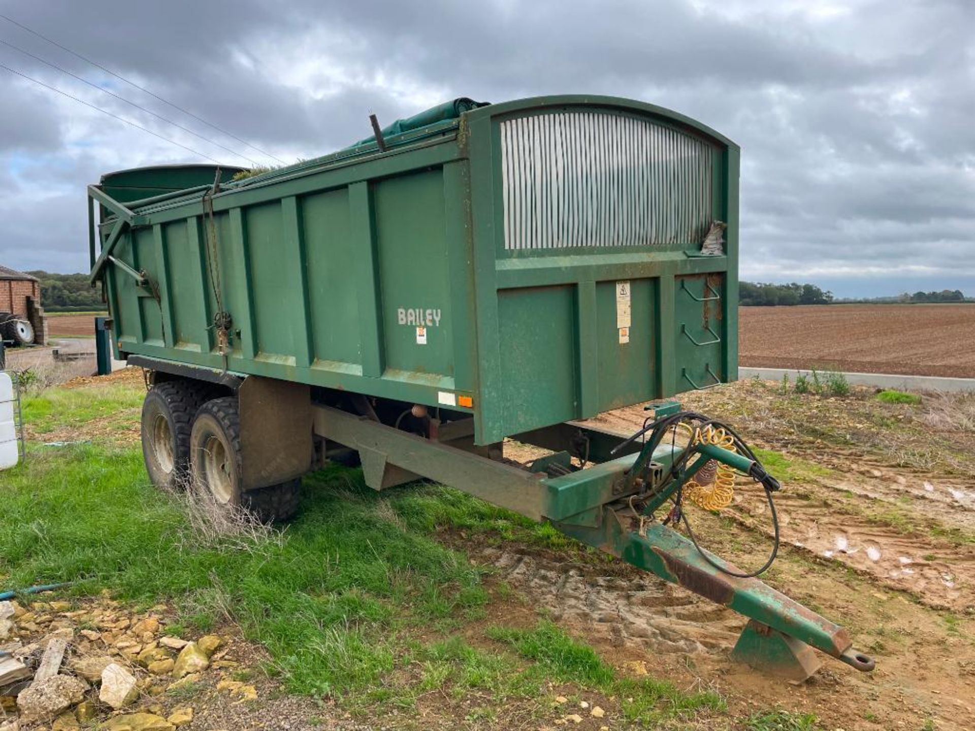 2008 Bailey 14t grain trailer, sprung drawbar, air brakes, hydraulic tailgate, grain chute, manual r - Image 7 of 8