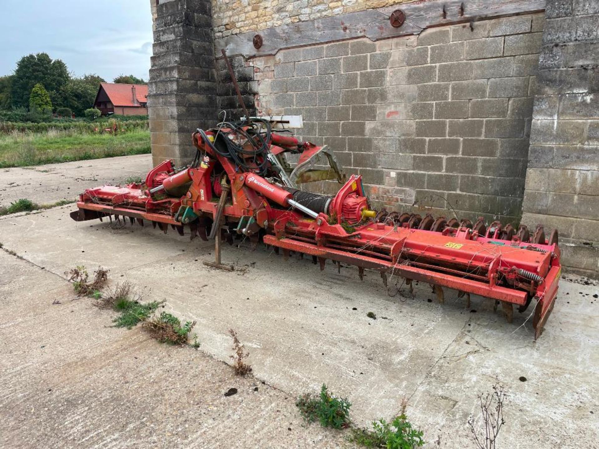 2008 Kverneland NGS/601/F40 6m hydraulic folding power harrow with rear Kerner packer and rear linka - Image 5 of 12