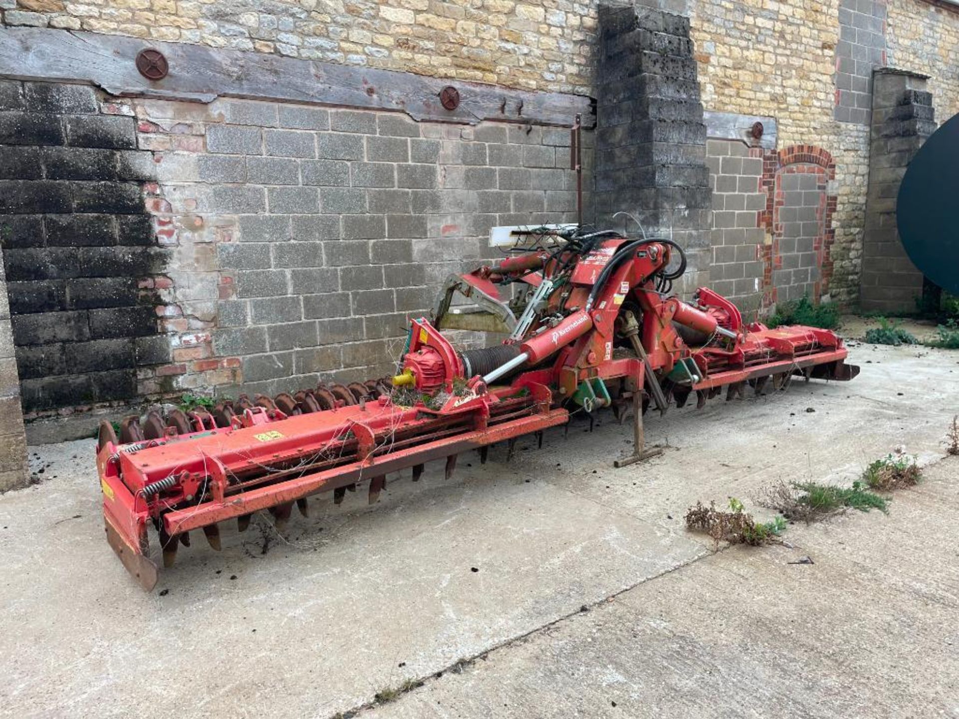 2008 Kverneland NGS/601/F40 6m hydraulic folding power harrow with rear Kerner packer and rear linka - Image 6 of 12