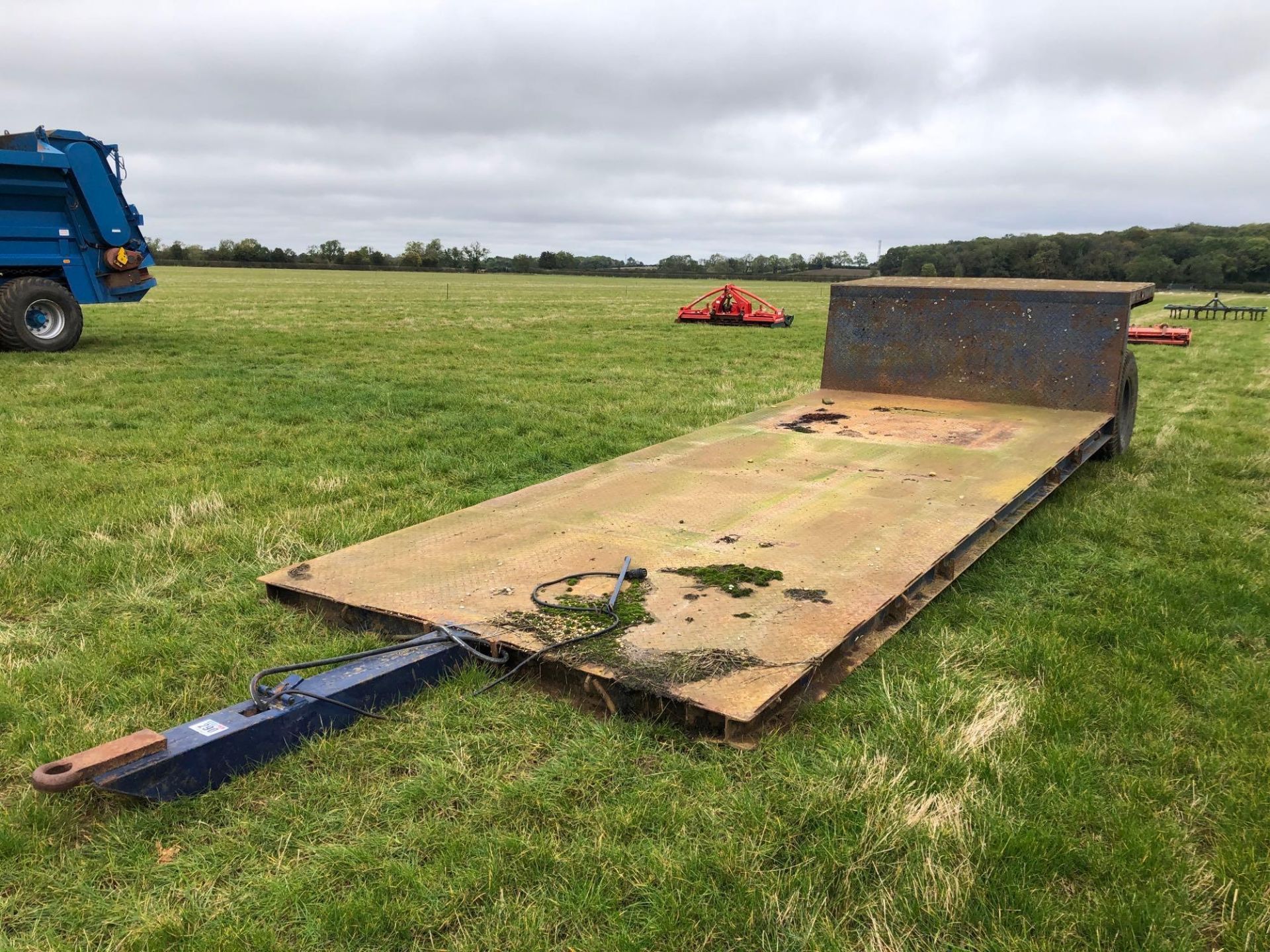 Fixed 18ft low loader on 15.0/70-18 wheels and tyres