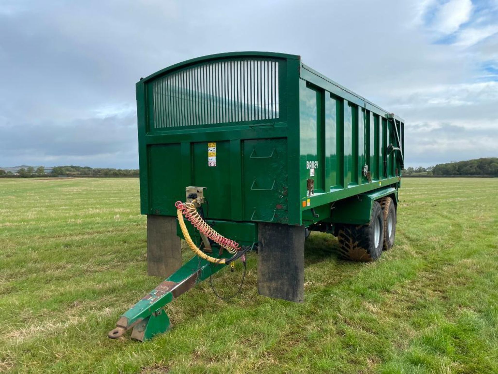 2012 Bailey 18t Beeteaper, sprung drawbar, air brakes, hydraulic tailgate, grain chute, manual rollo