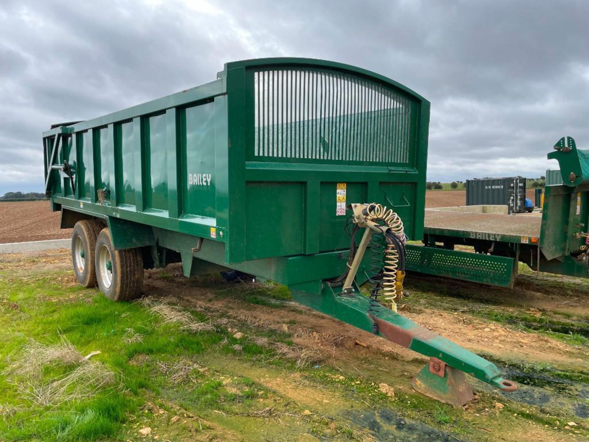 2012 Bailey 12t grain trailer, sprung drawbar, air brakes, hydraulic tailgate, grain chute, manual r - Image 6 of 7