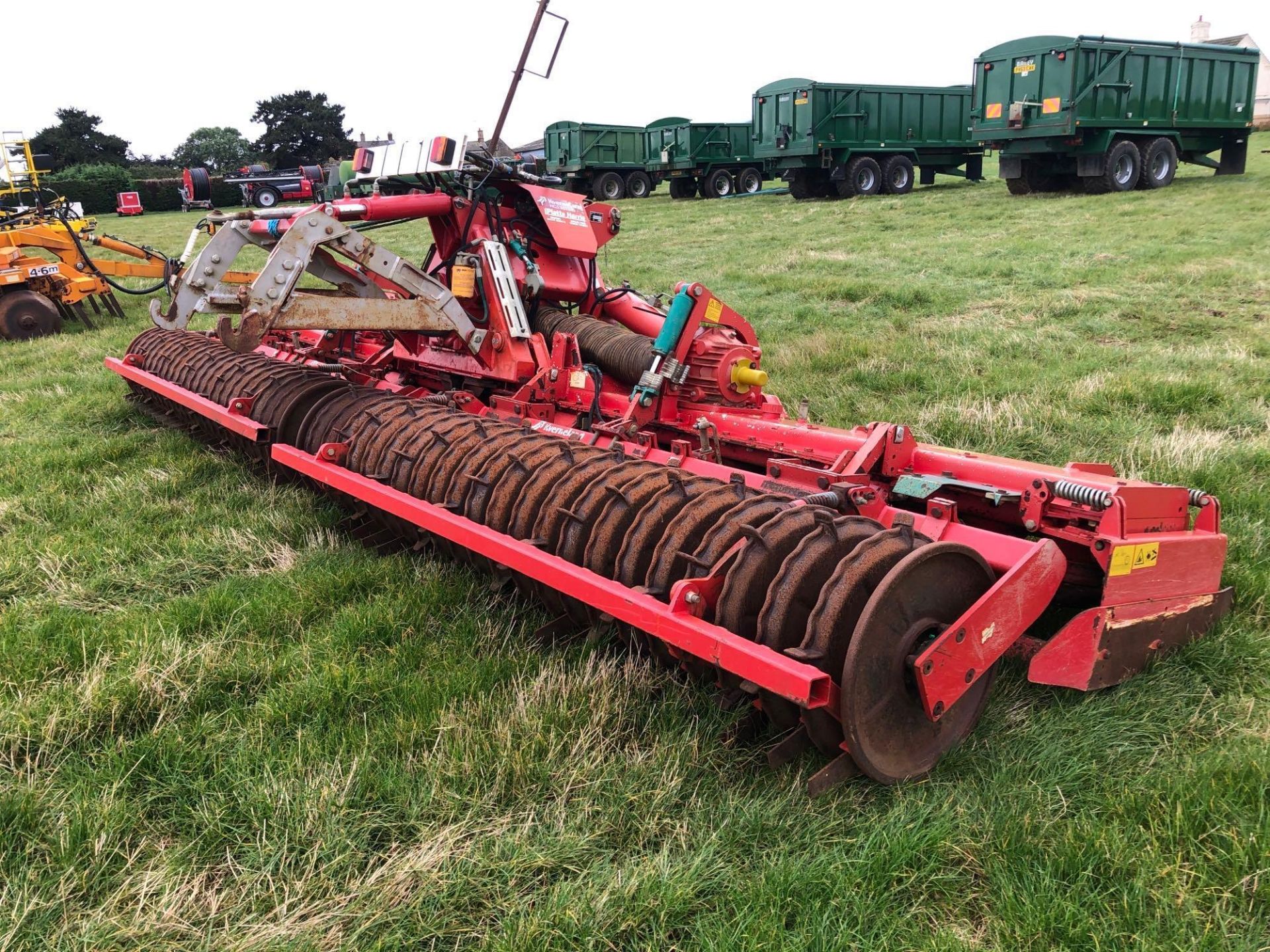 2008 Kverneland NGS/601/F40 6m hydraulic folding power harrow with rear Kerner packer and rear linka - Image 3 of 12