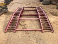 Heavy duty fixed vehicle ramp