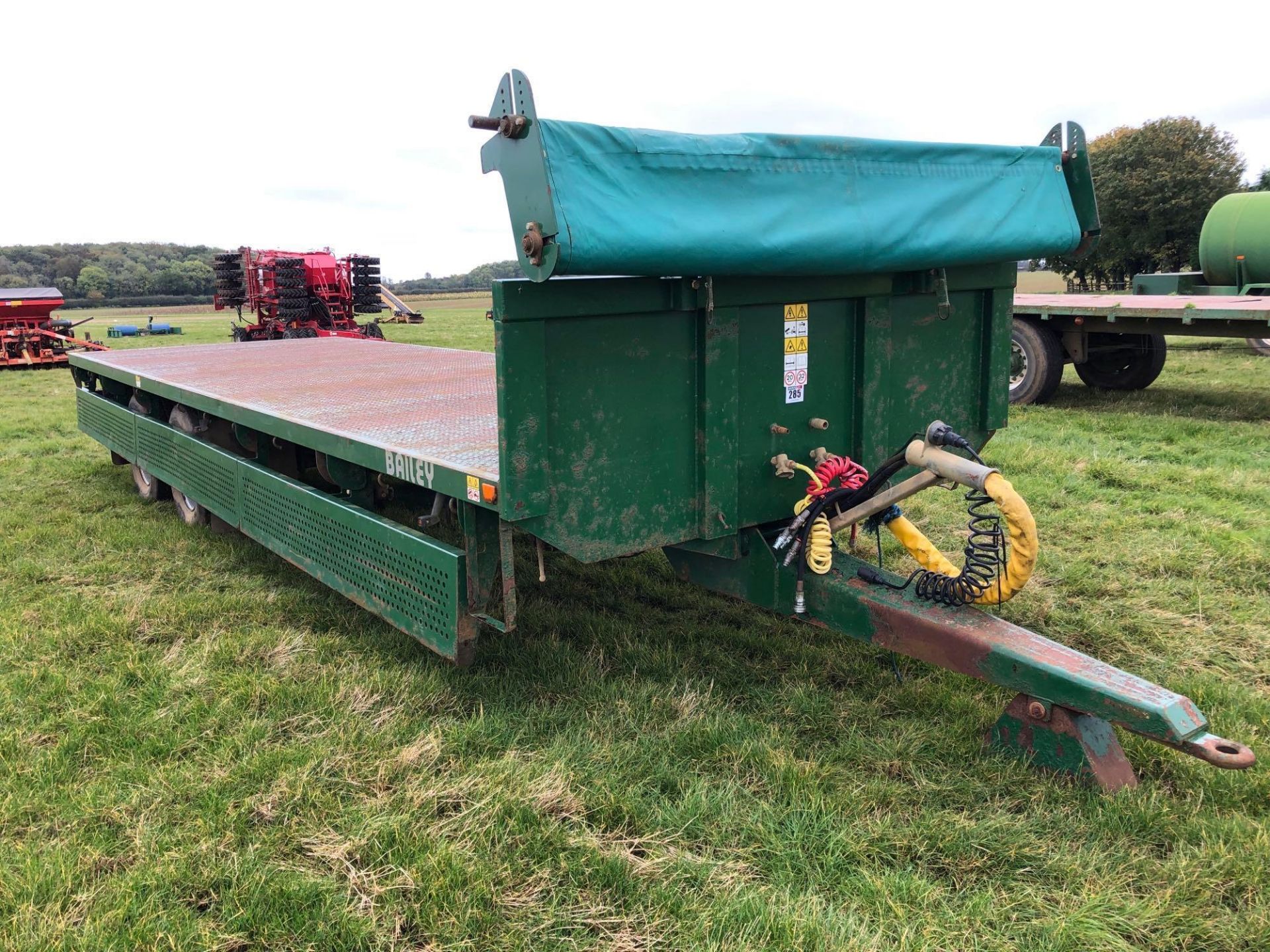 2012 Bailey 26ft flat bed box trailer with manual rollover sheet, hydraulic side platform, air brake - Image 2 of 6