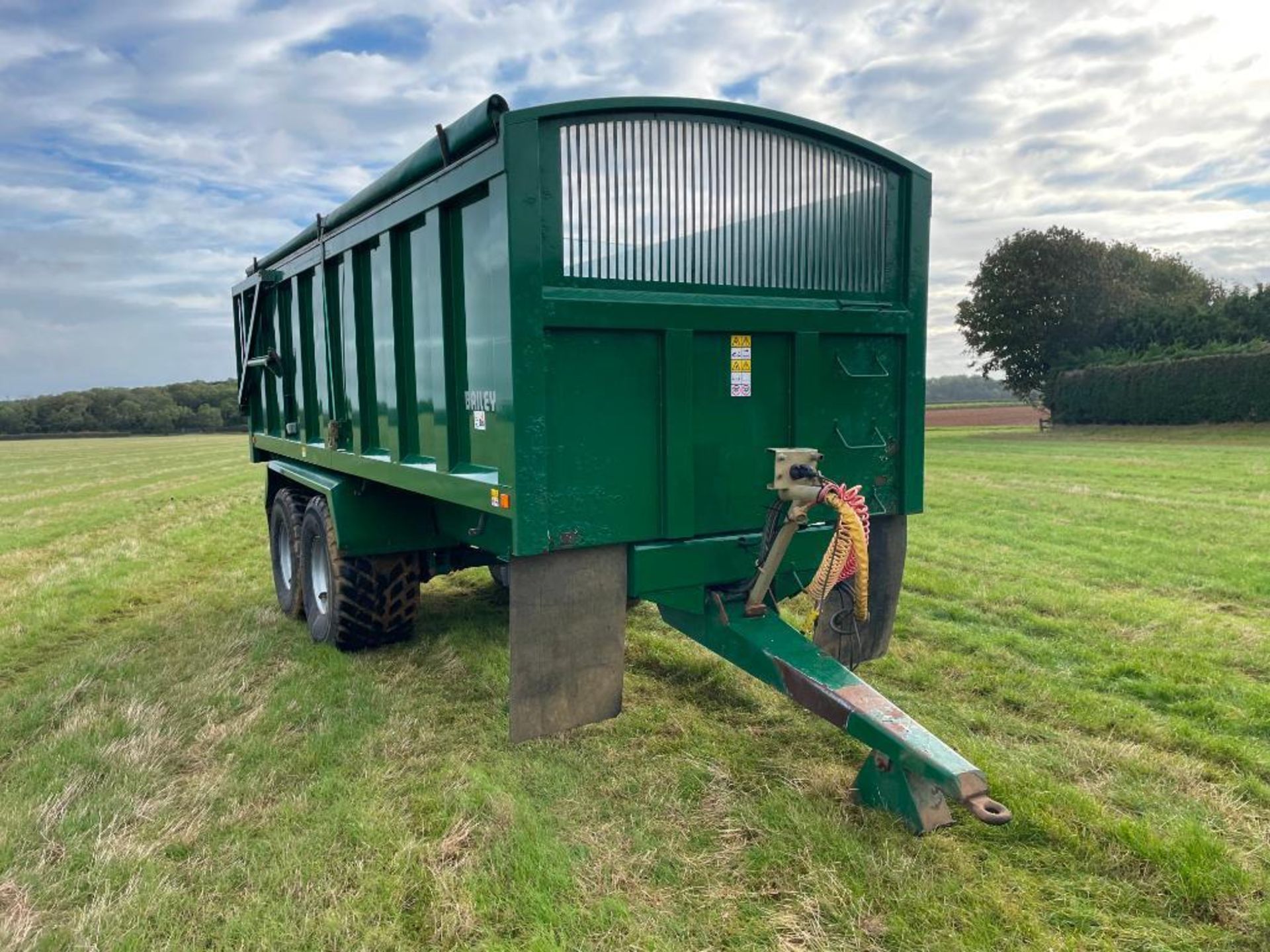 2012 Bailey 18t Beeteaper, sprung drawbar, air brakes, hydraulic tailgate, grain chute, manual rollo - Image 4 of 20