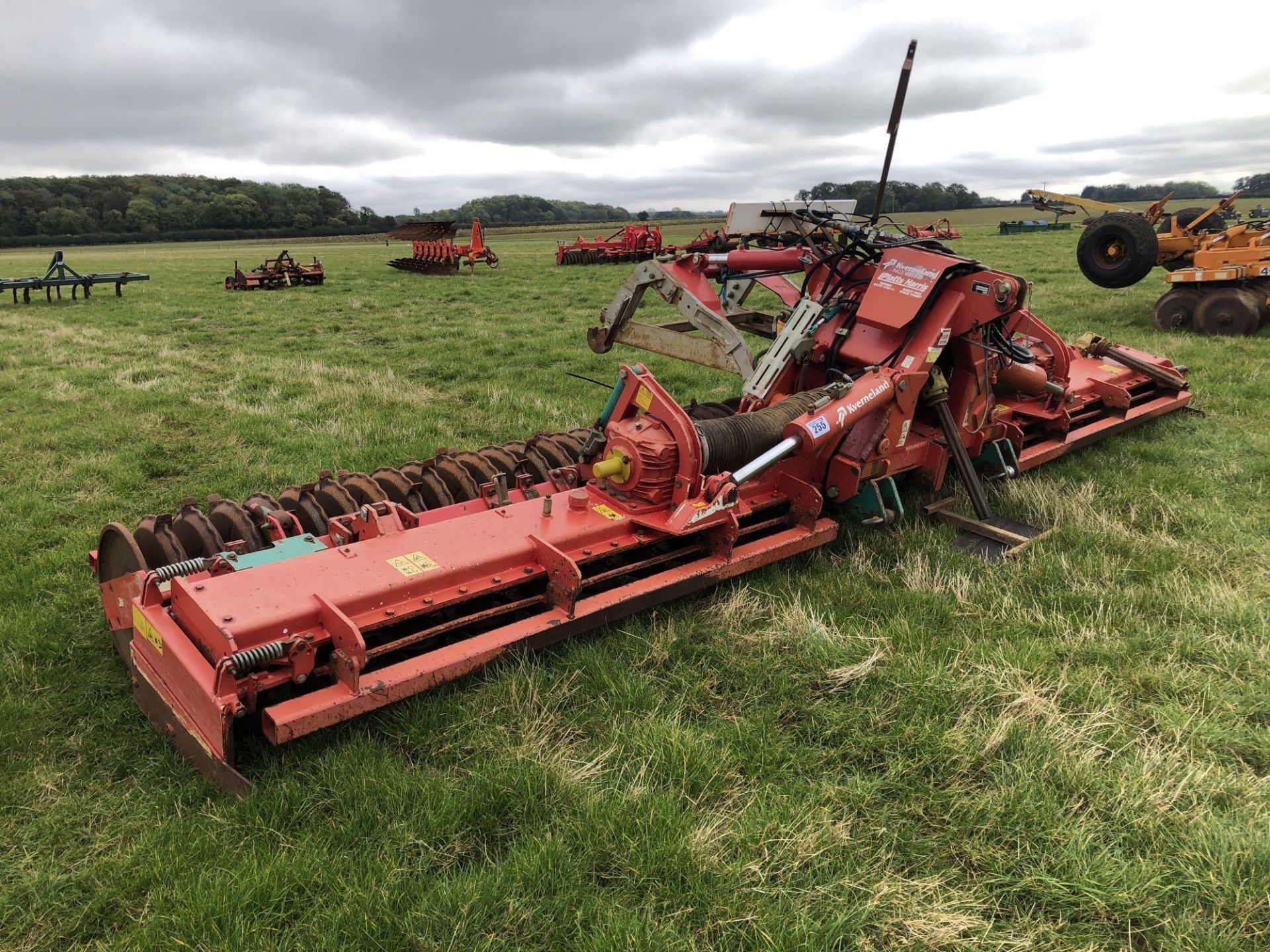 2008 Kverneland NGS/601/F40 6m hydraulic folding power harrow with rear Kerner packer and rear linka - Image 2 of 12