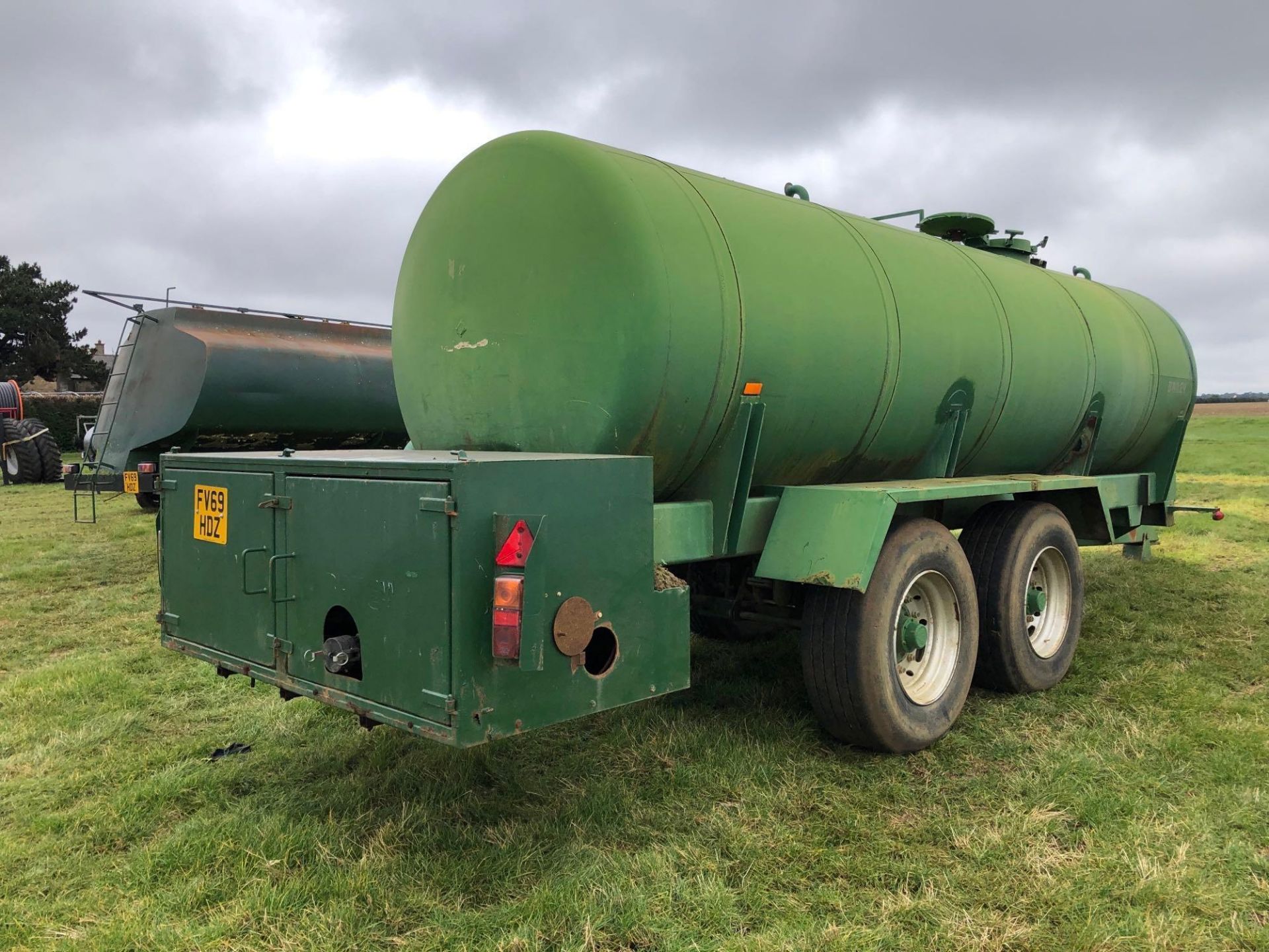 2006 Bailey 12,000l stainless steel bowser with Honda 3" pump on 385/65R22.5 wheels and tyres - Image 4 of 6